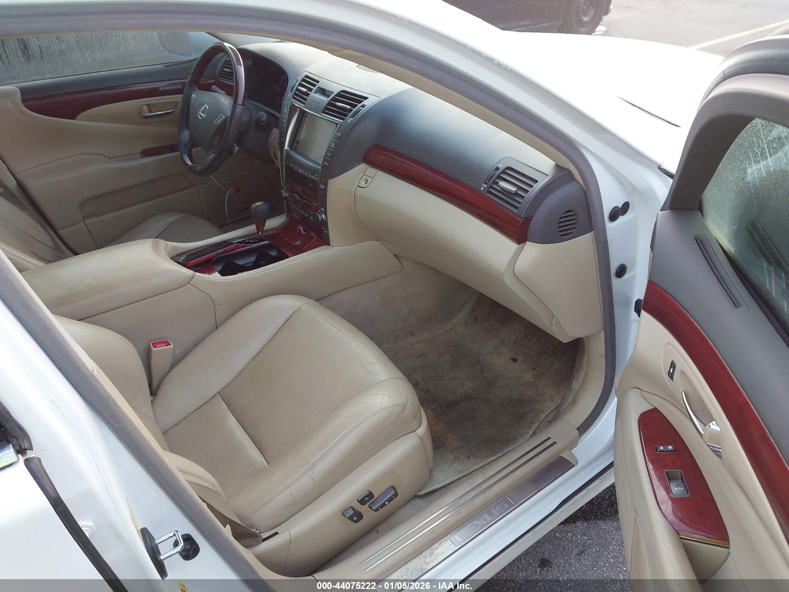 LEXUS LS image 5