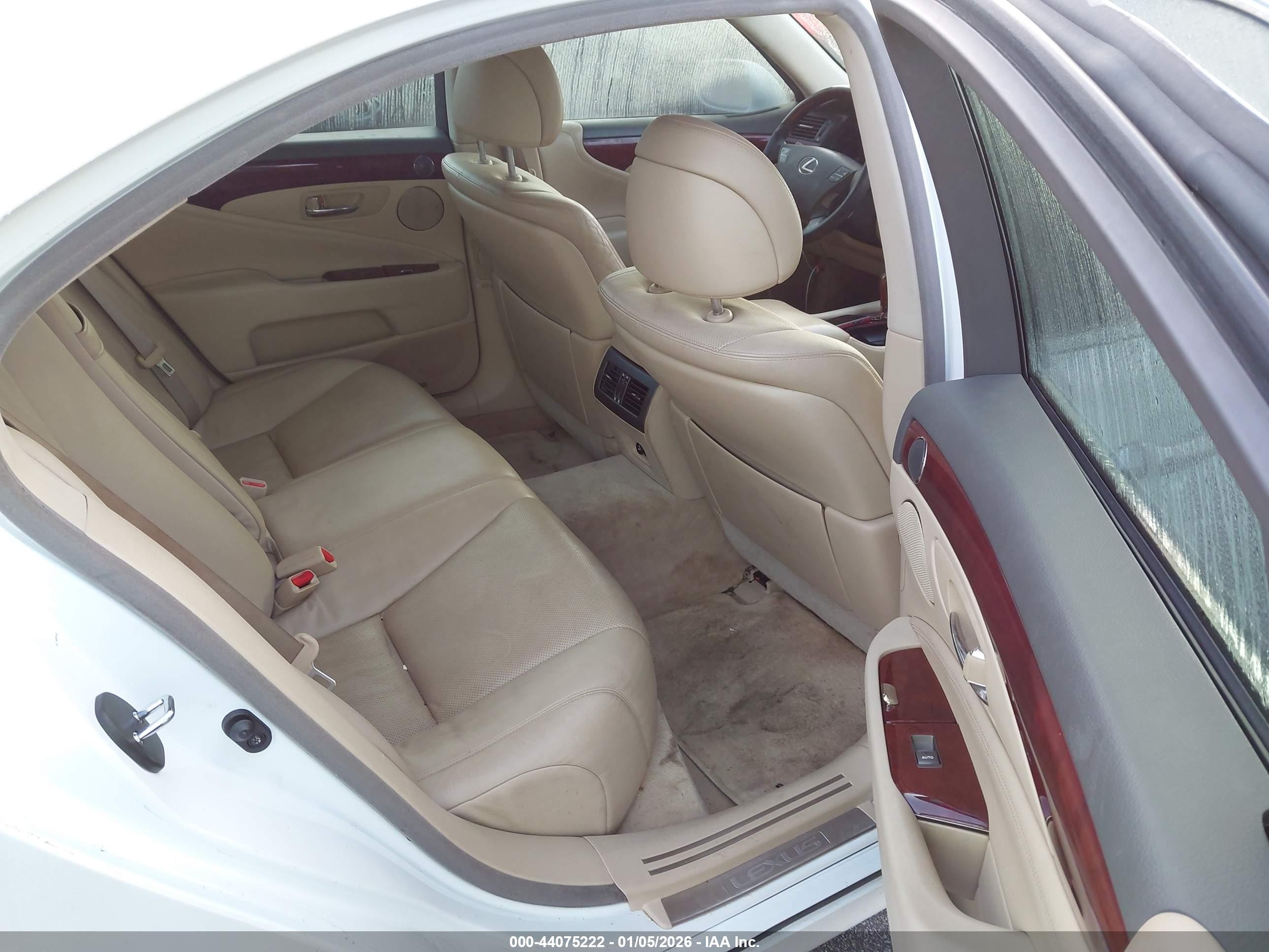 LEXUS LS image 8