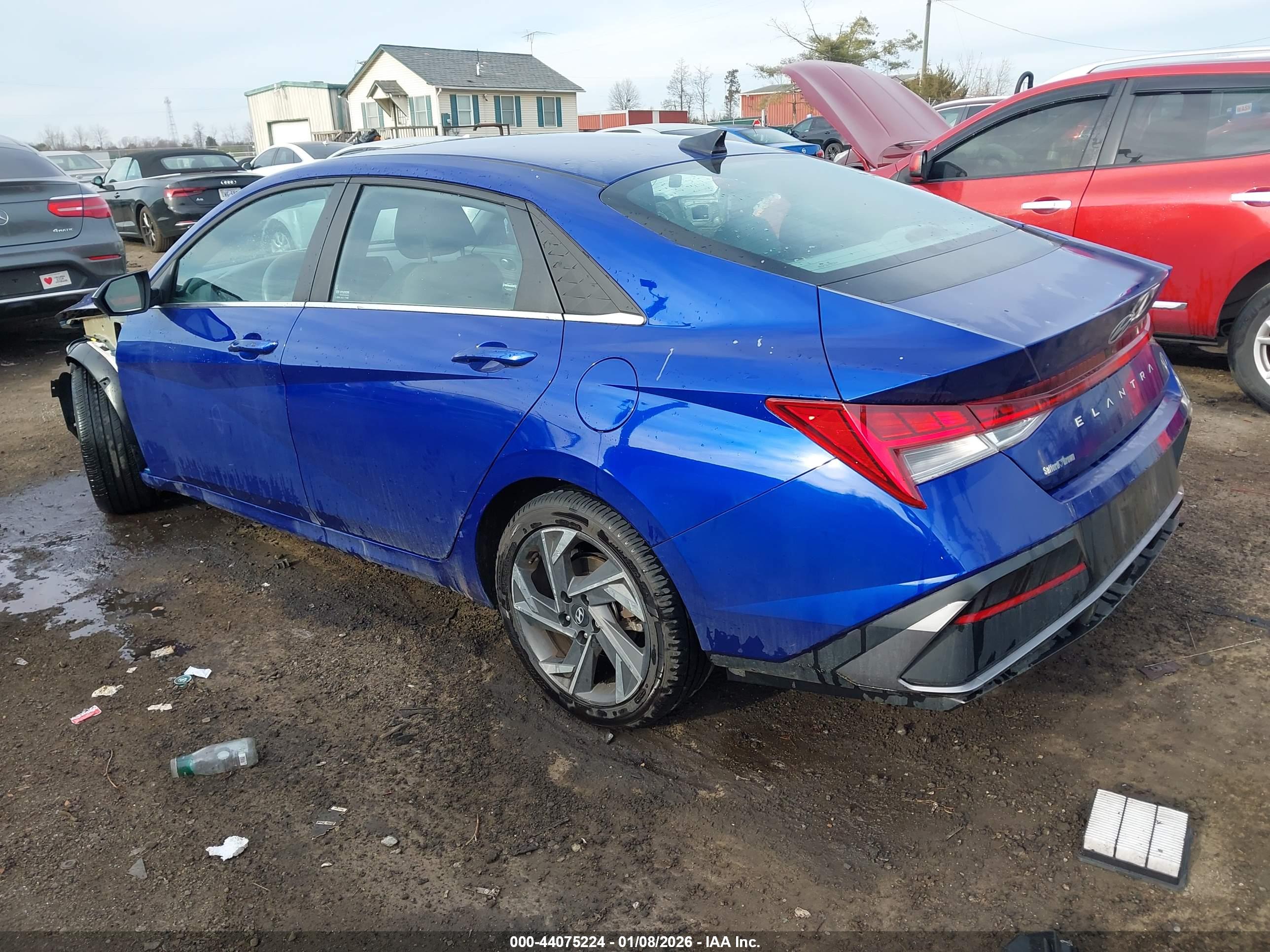 HYUNDAI ELANTRA image 3