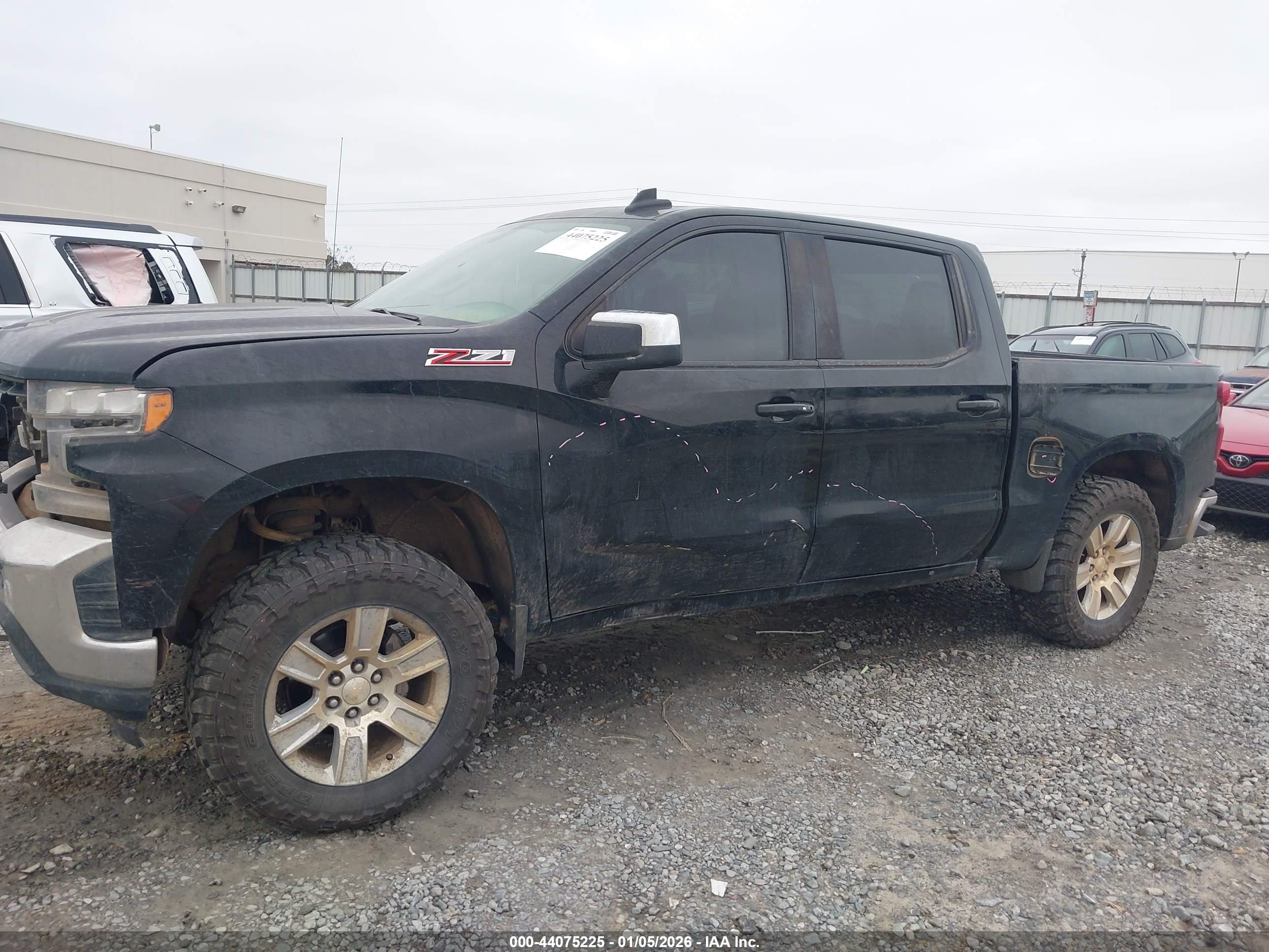 CHEVROLET SILVERADO image 6