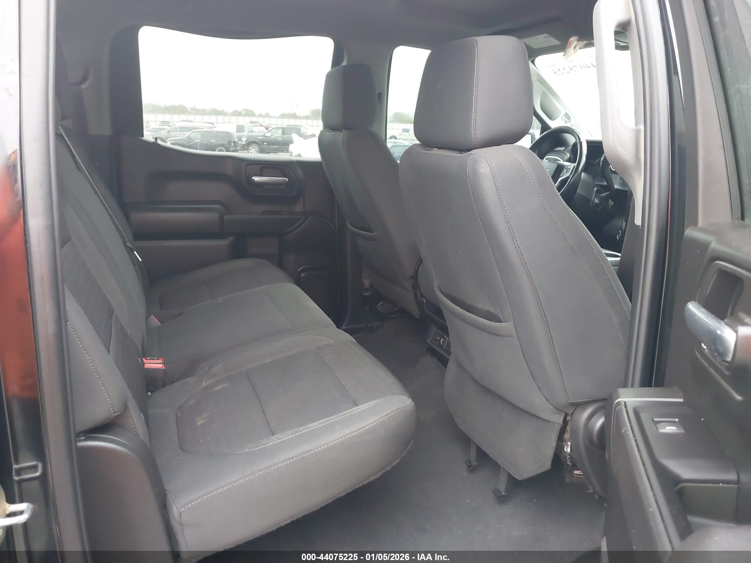 CHEVROLET SILVERADO image 8