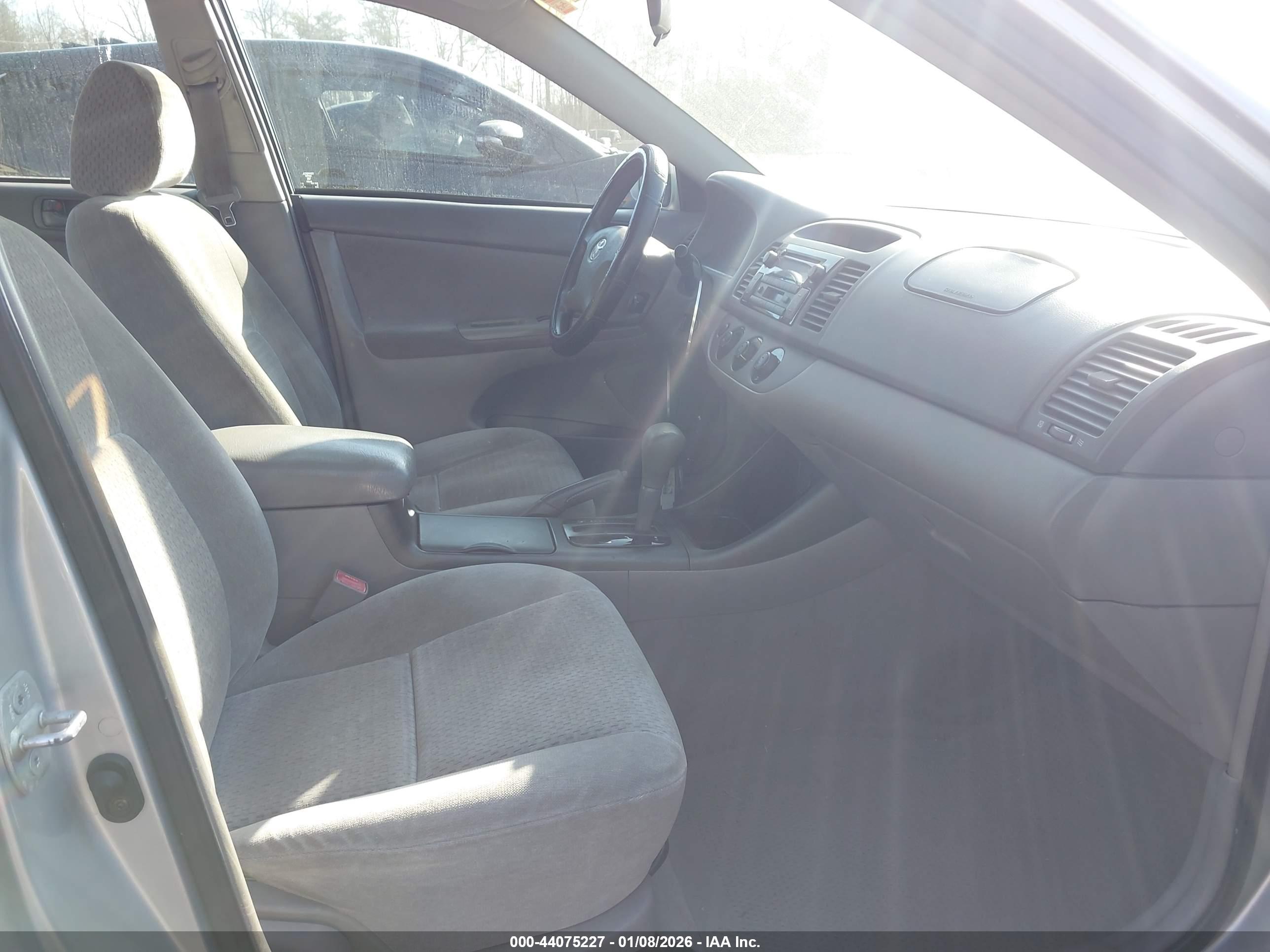 TOYOTA CAMRY image 5