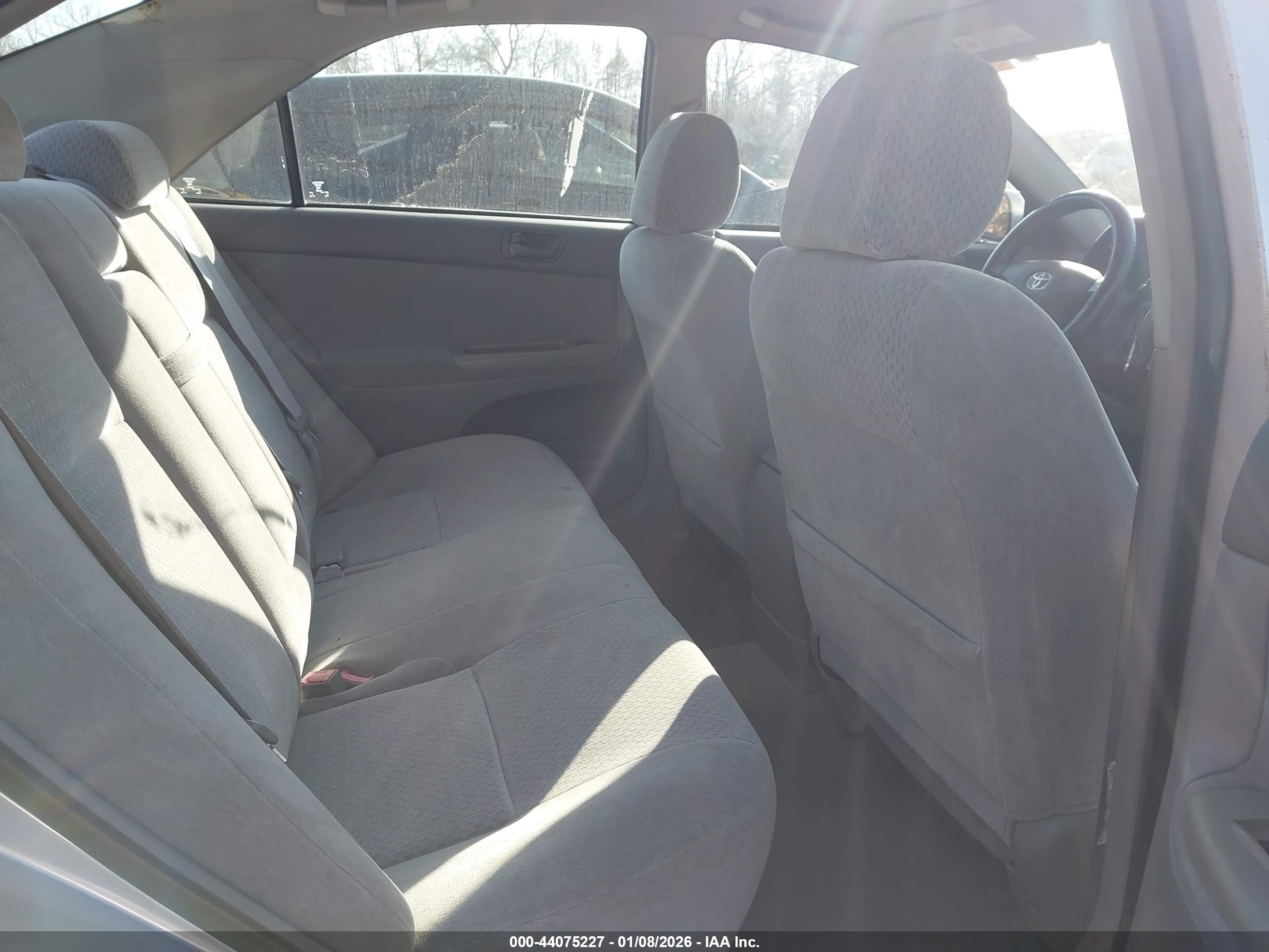 TOYOTA CAMRY image 8