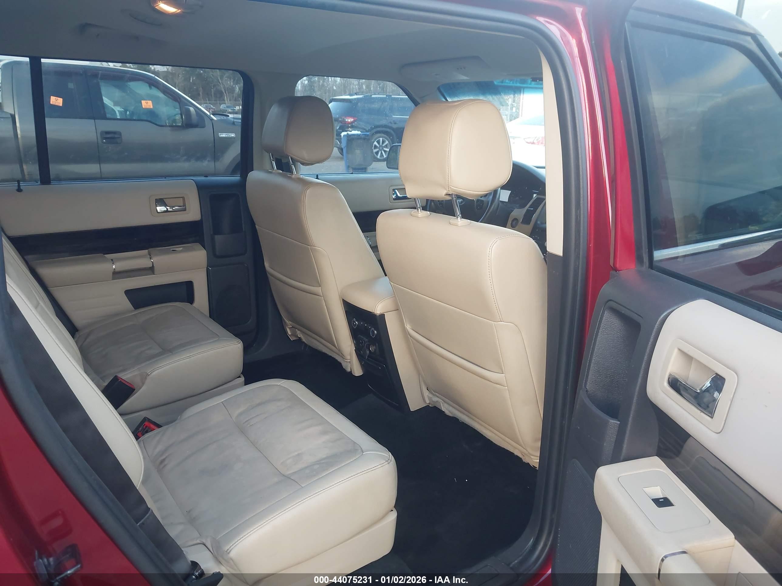 FORD FLEX image 8