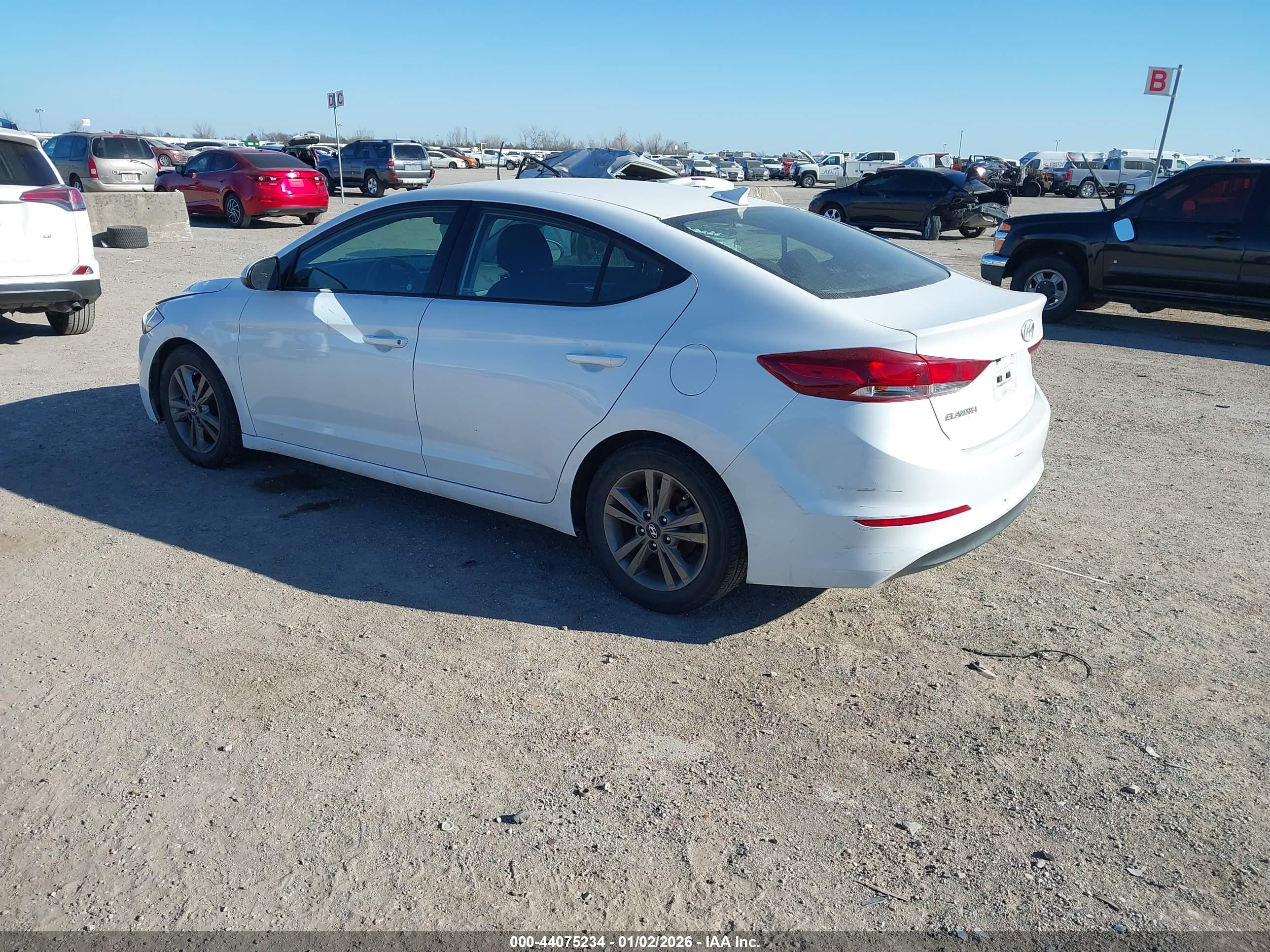HYUNDAI ELANTRA image 3