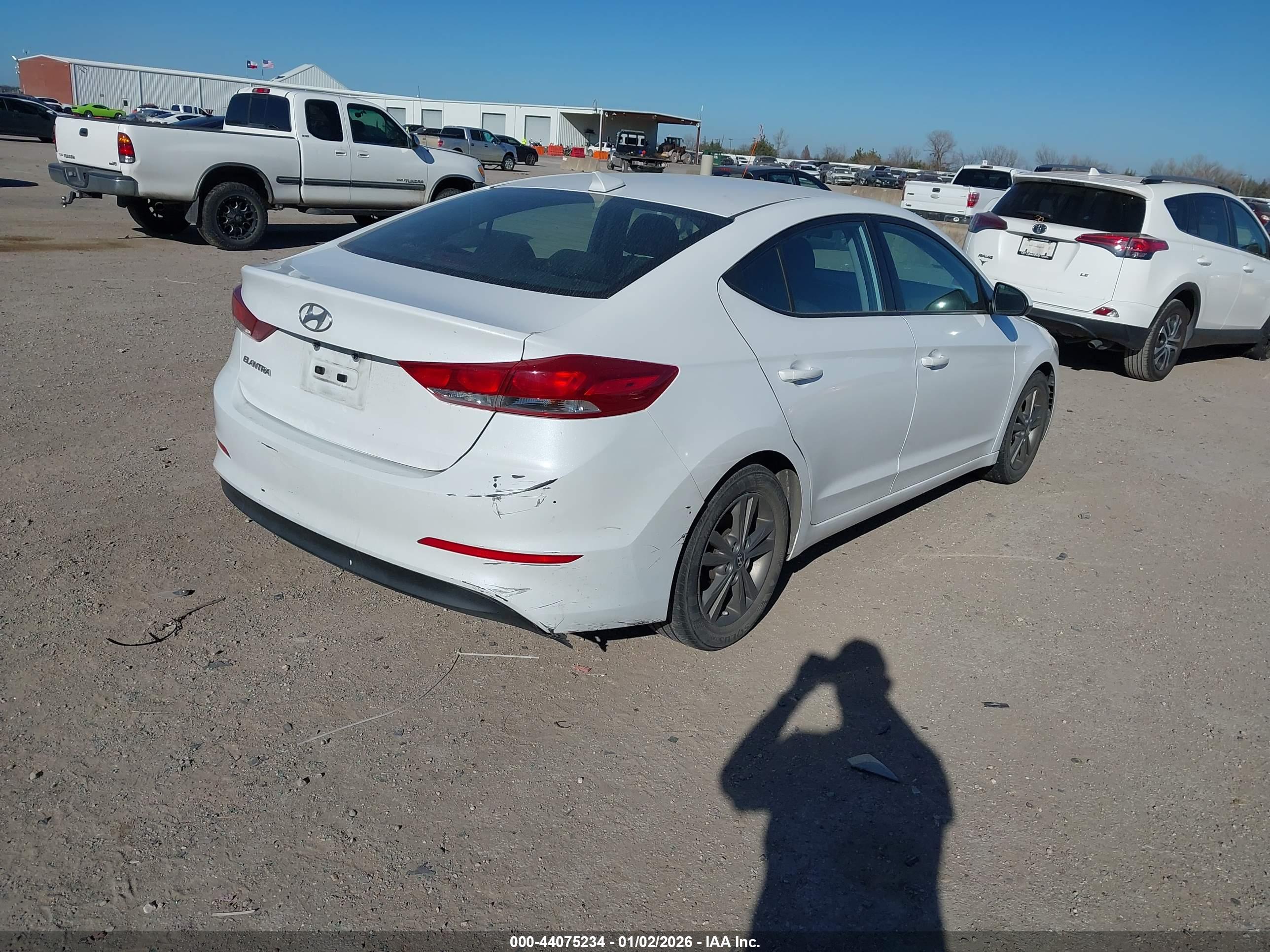 HYUNDAI ELANTRA image 4
