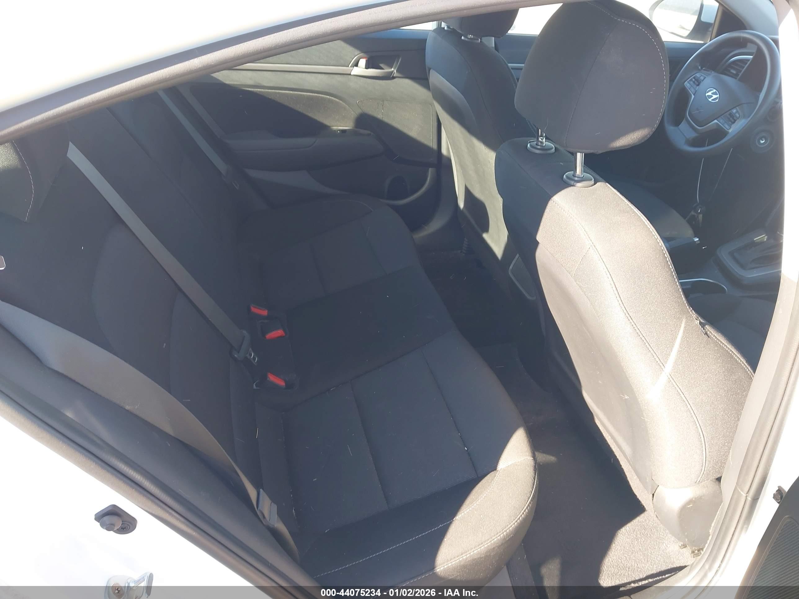 HYUNDAI ELANTRA image 8