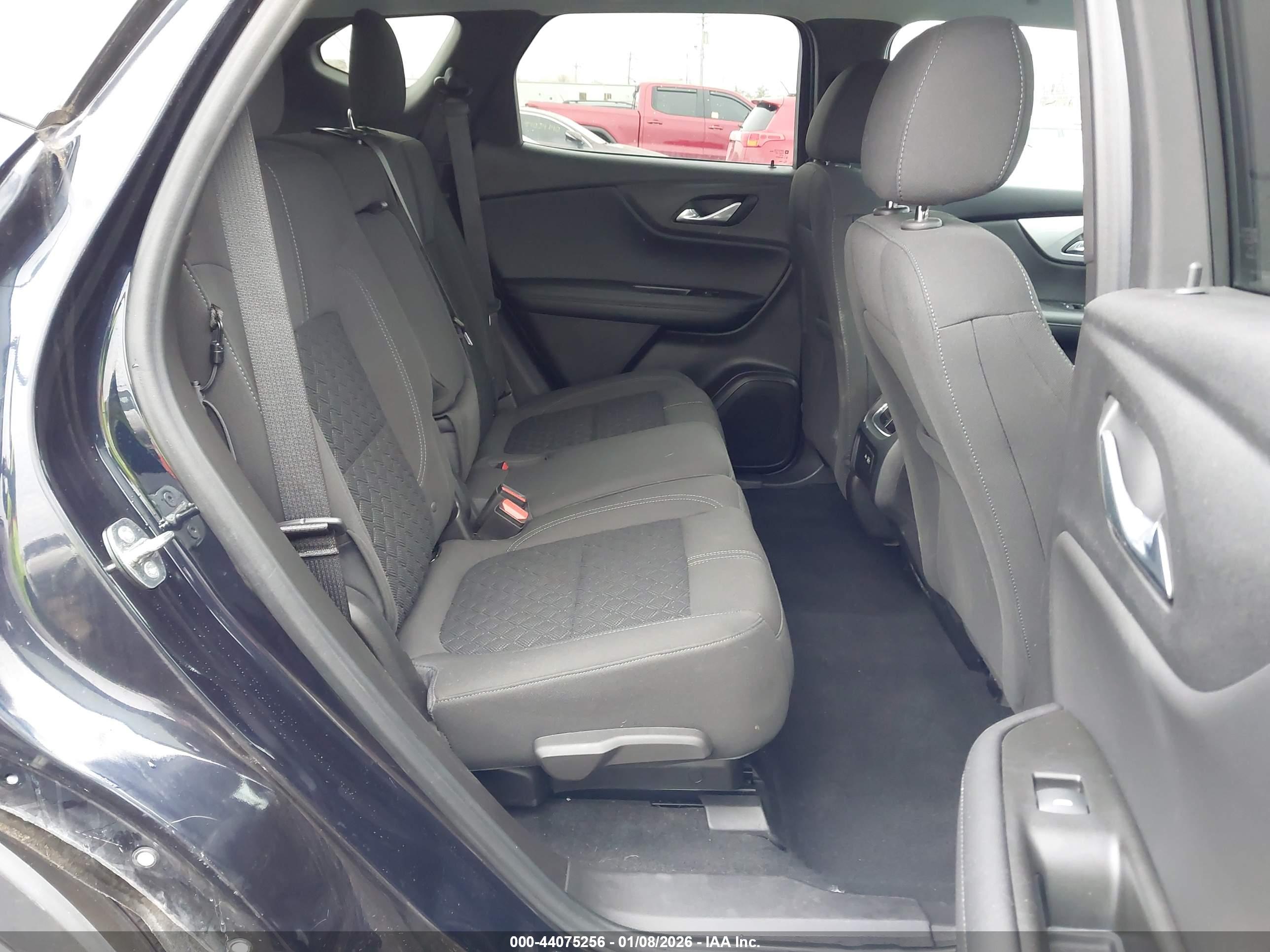 CHEVROLET BLAZER image 8