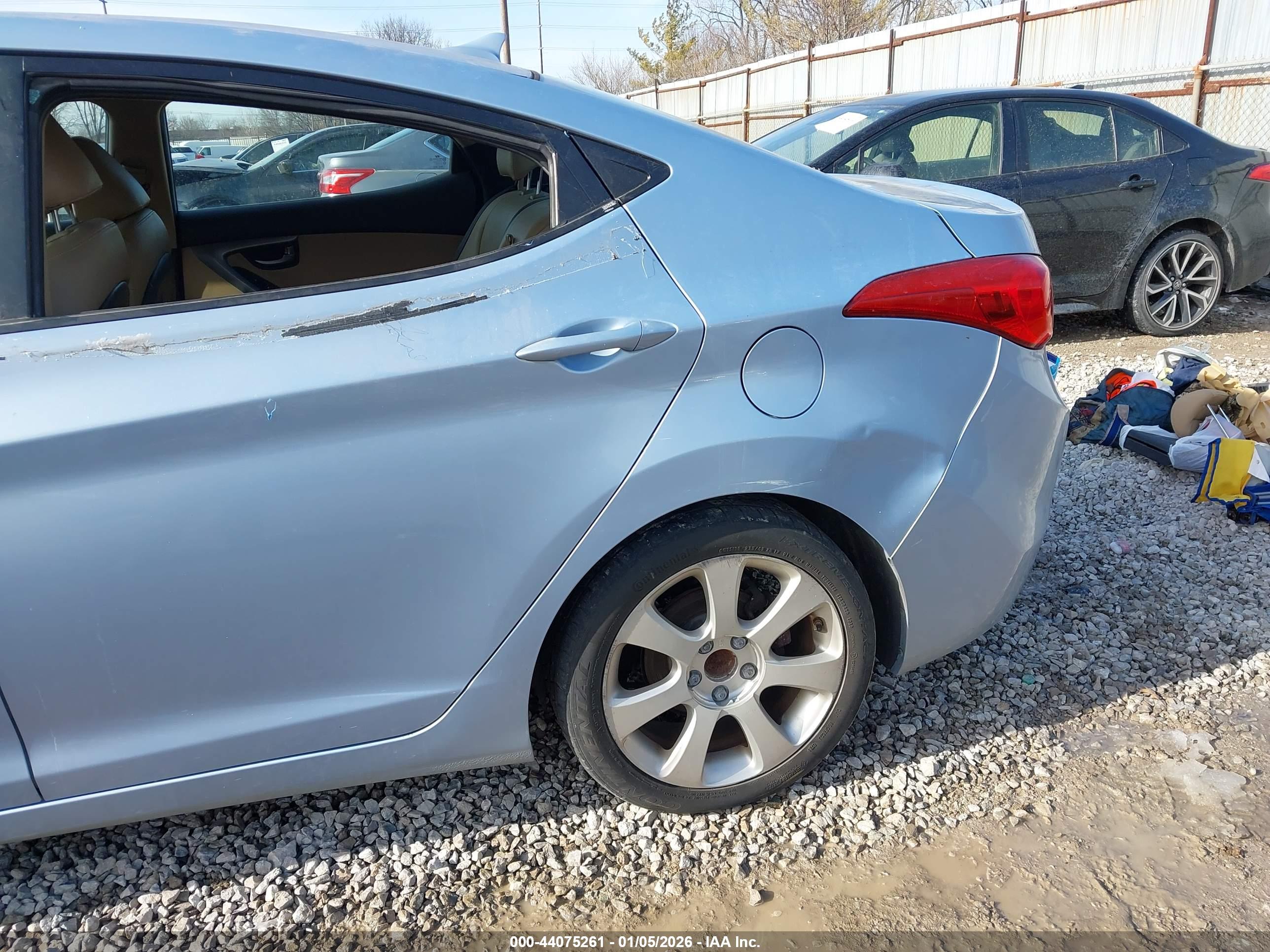 HYUNDAI ELANTRA image 6