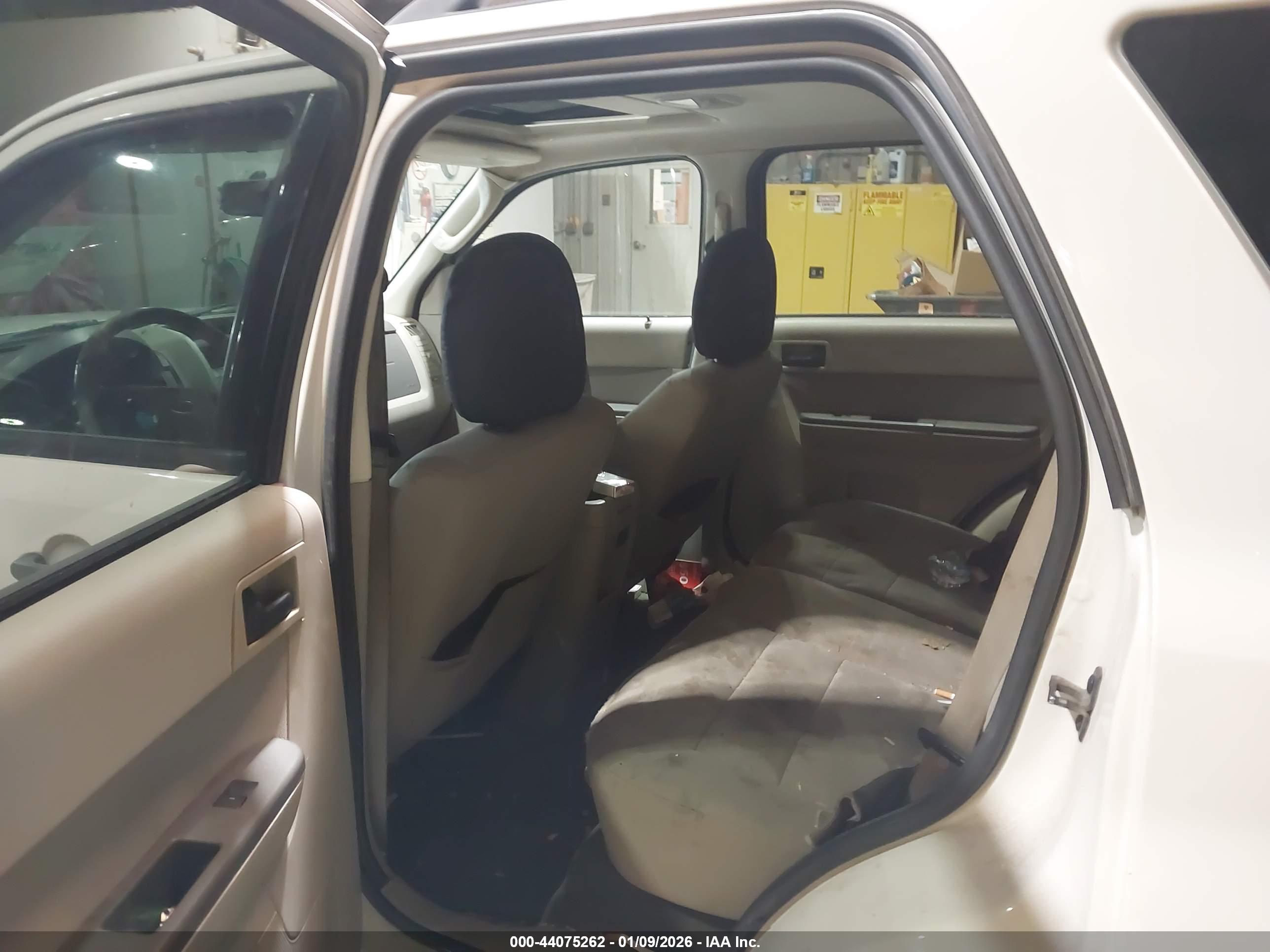 FORD ESCAPE image 8