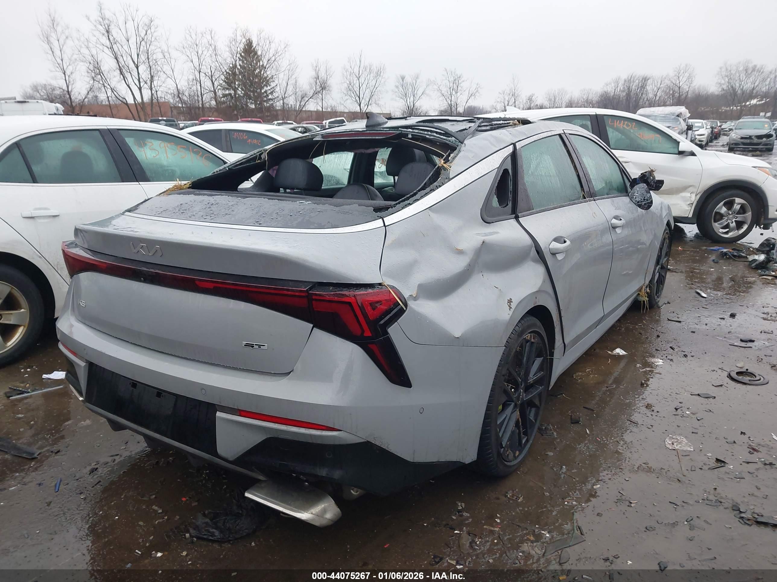 KIA K5 image 4
