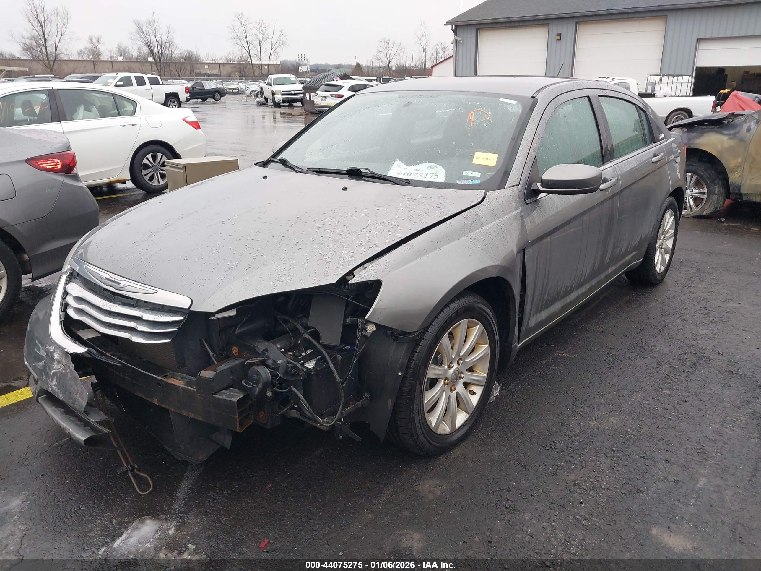 CHRYSLER 200 image 2