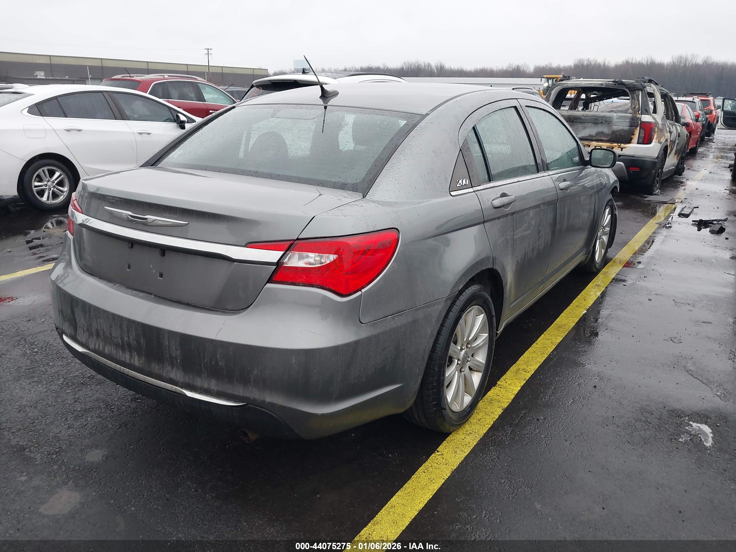CHRYSLER 200 image 4