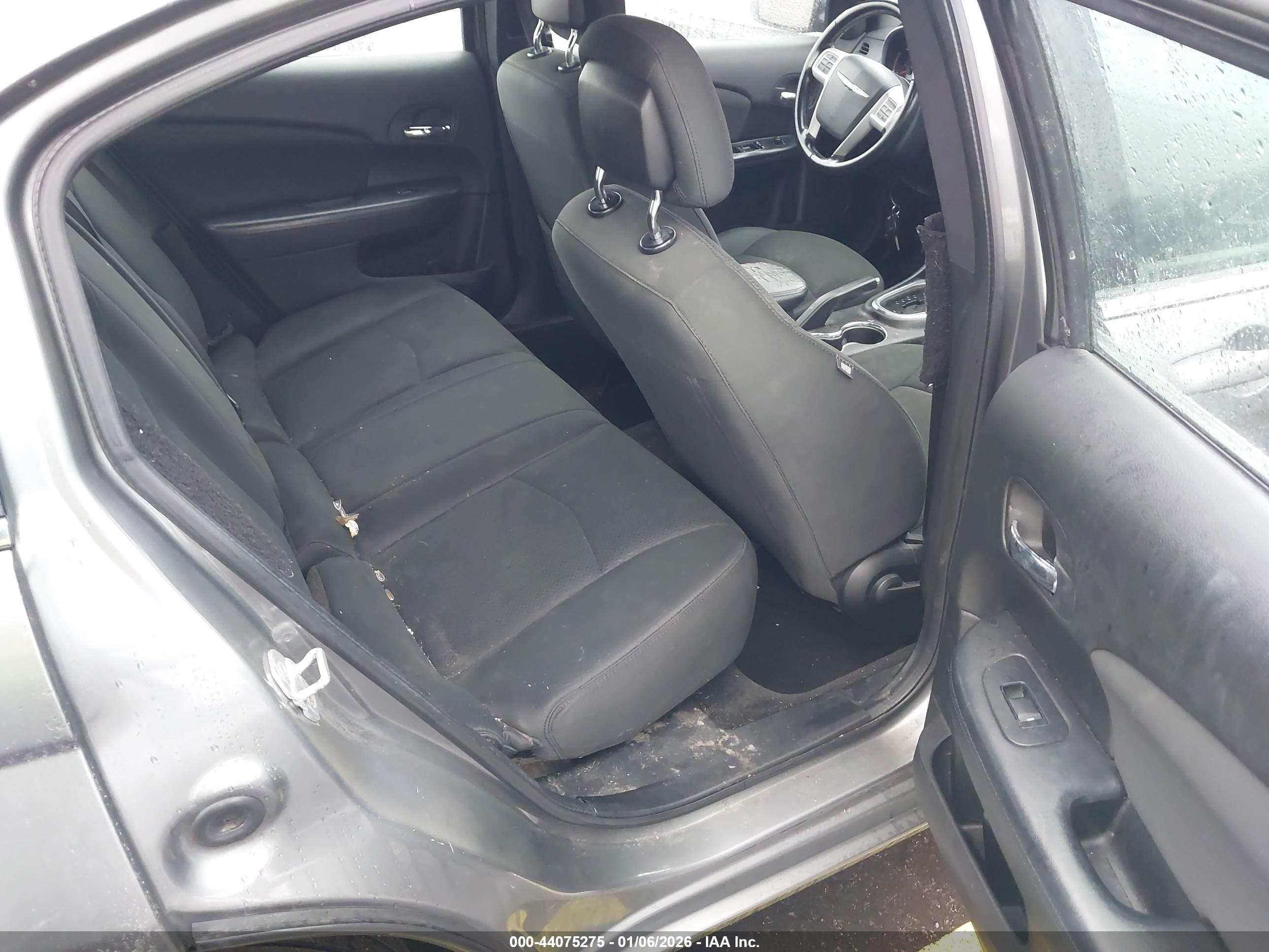 CHRYSLER 200 image 8