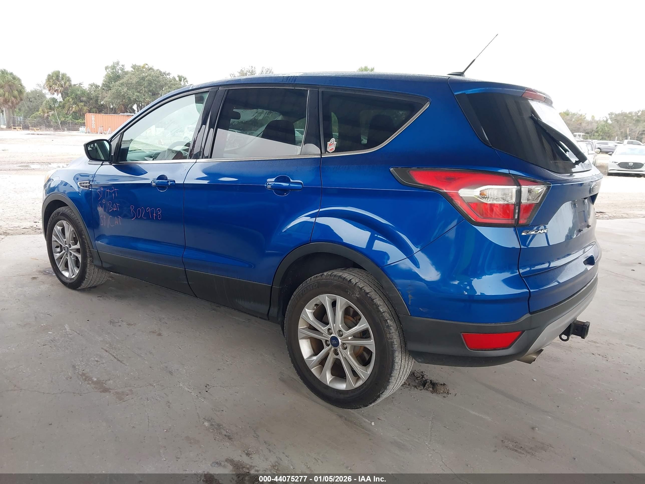 FORD ESCAPE image 3