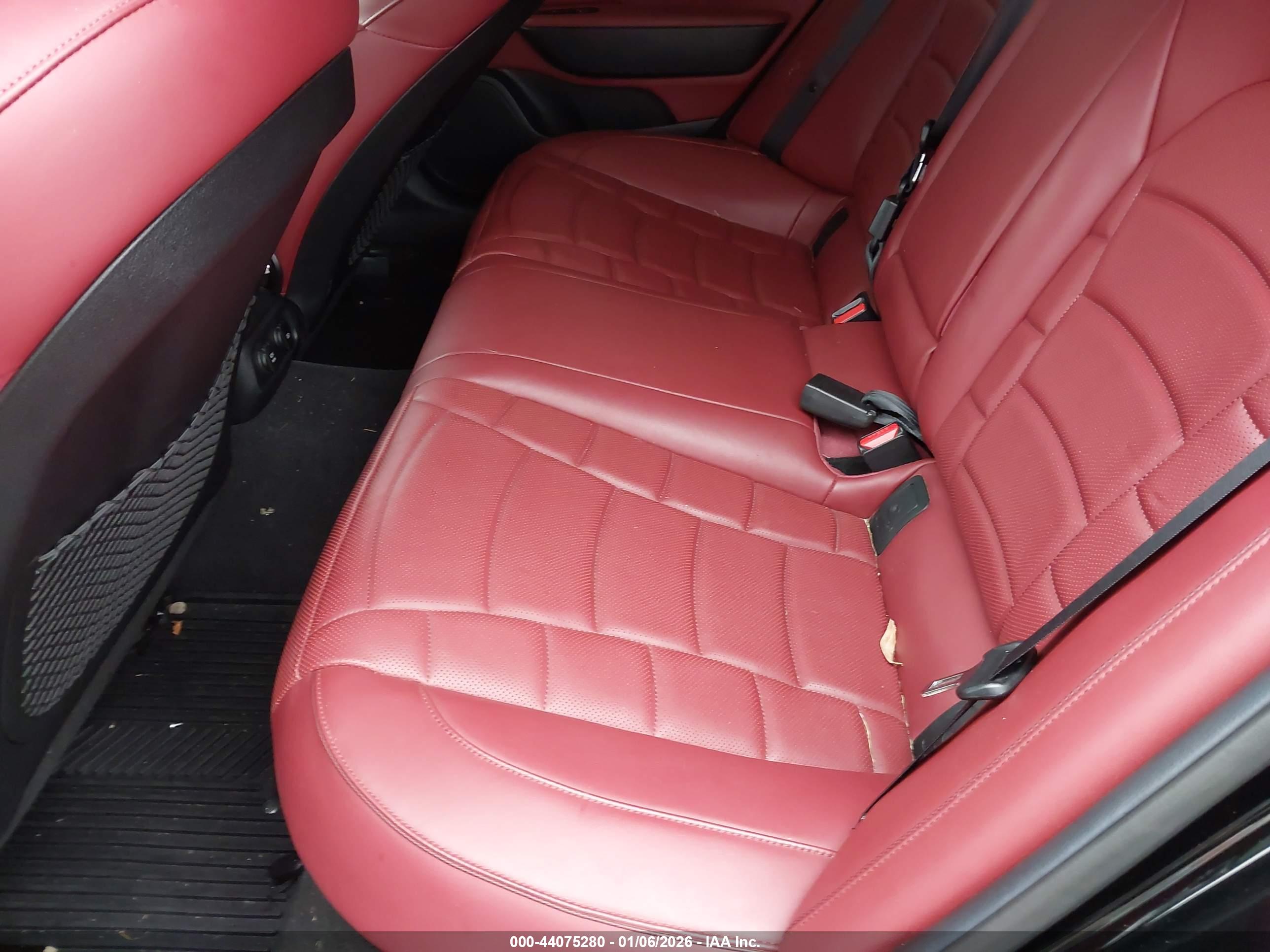 KIA STINGER image 8