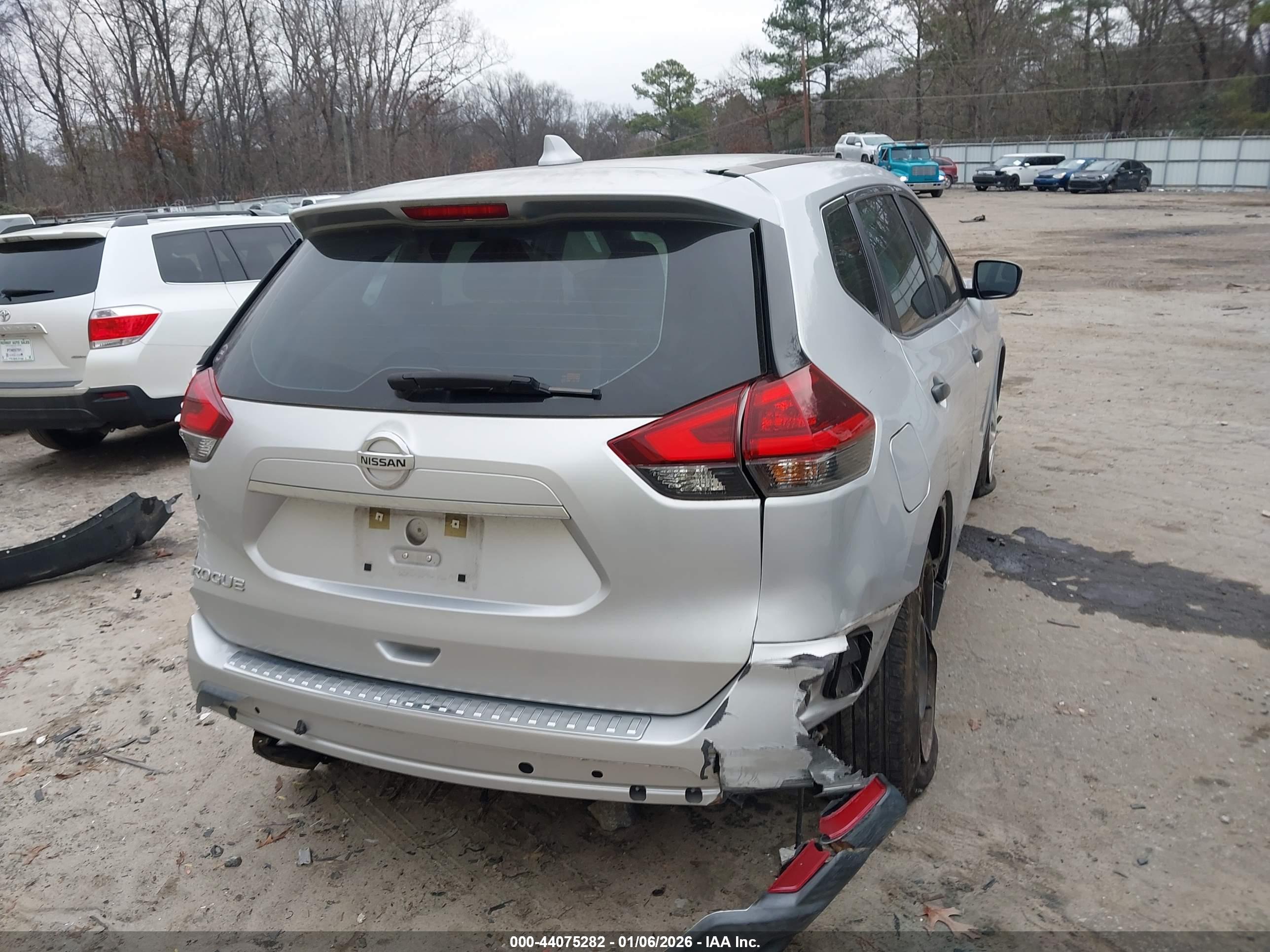 NISSAN ROGUE image 4
