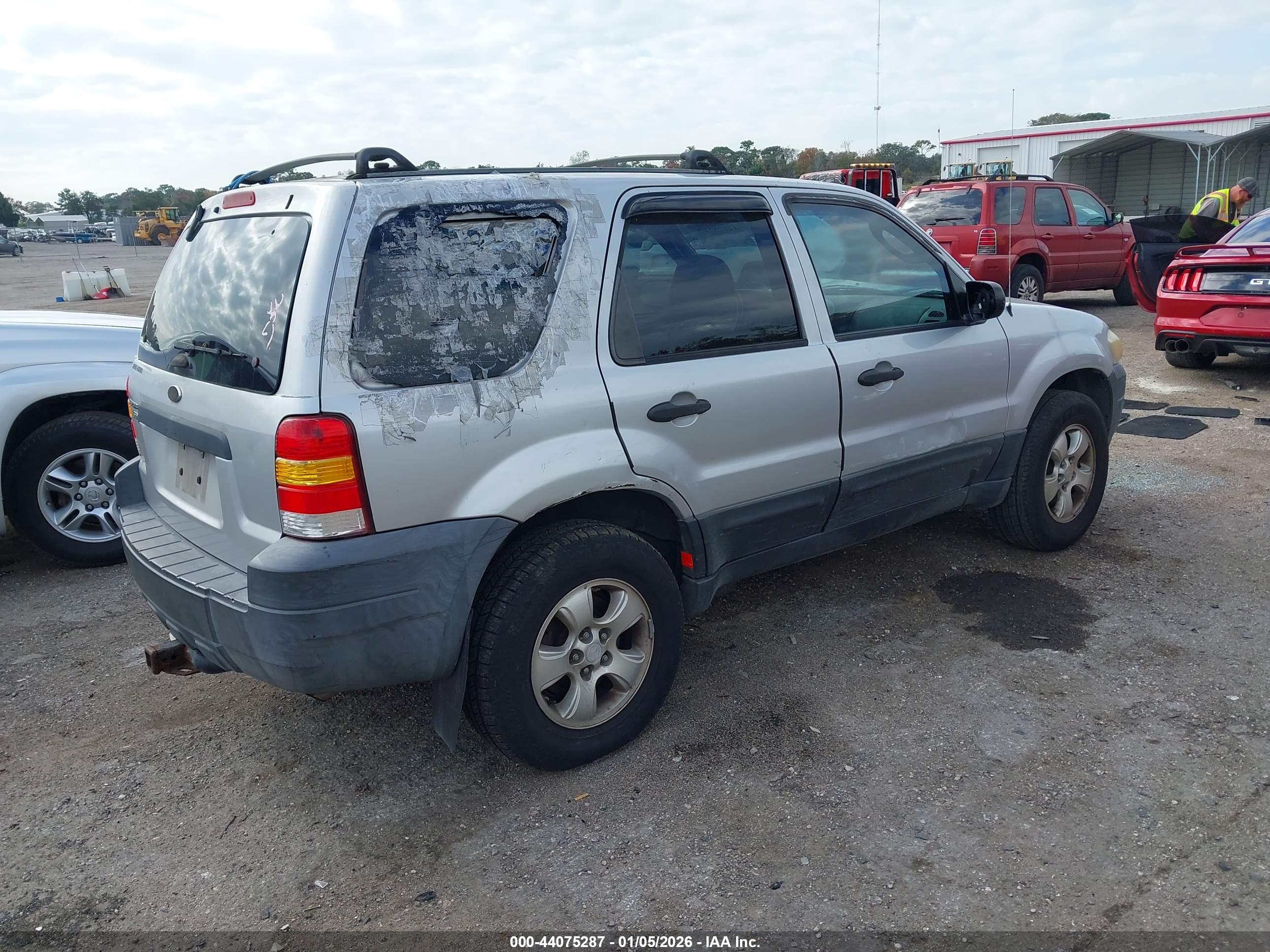 FORD ESCAPE image 4
