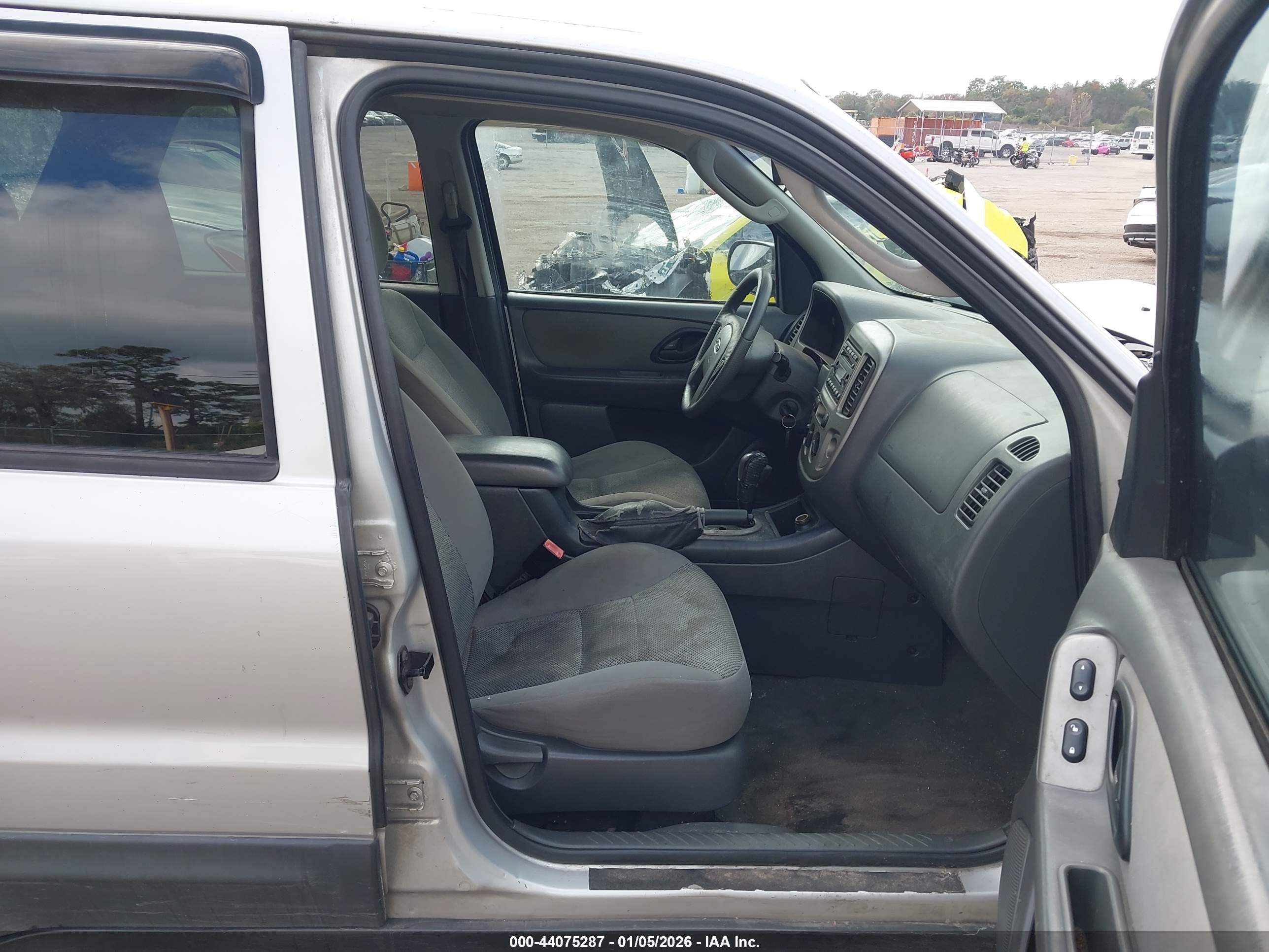 FORD ESCAPE image 5