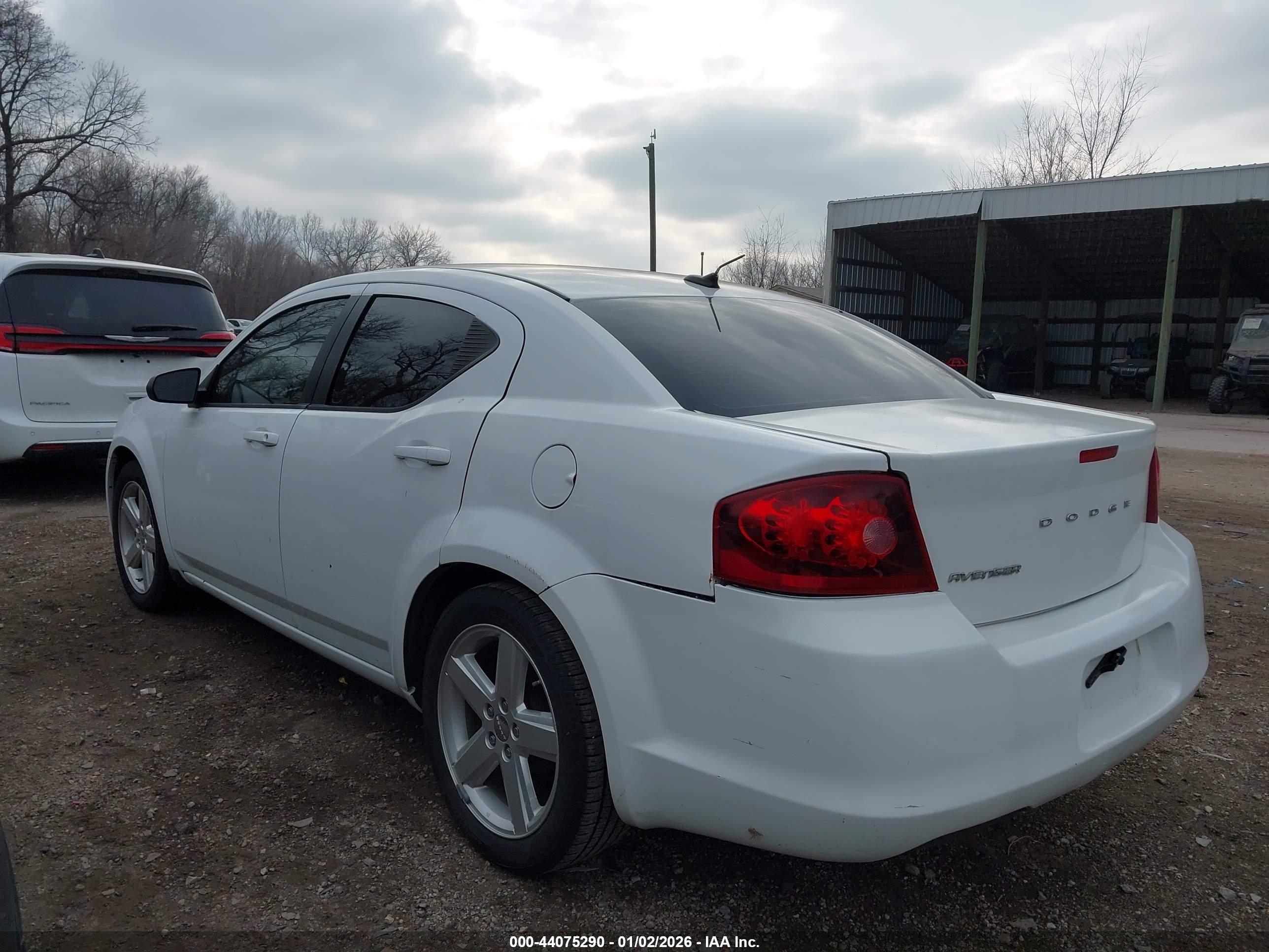 DODGE AVENGER image 3