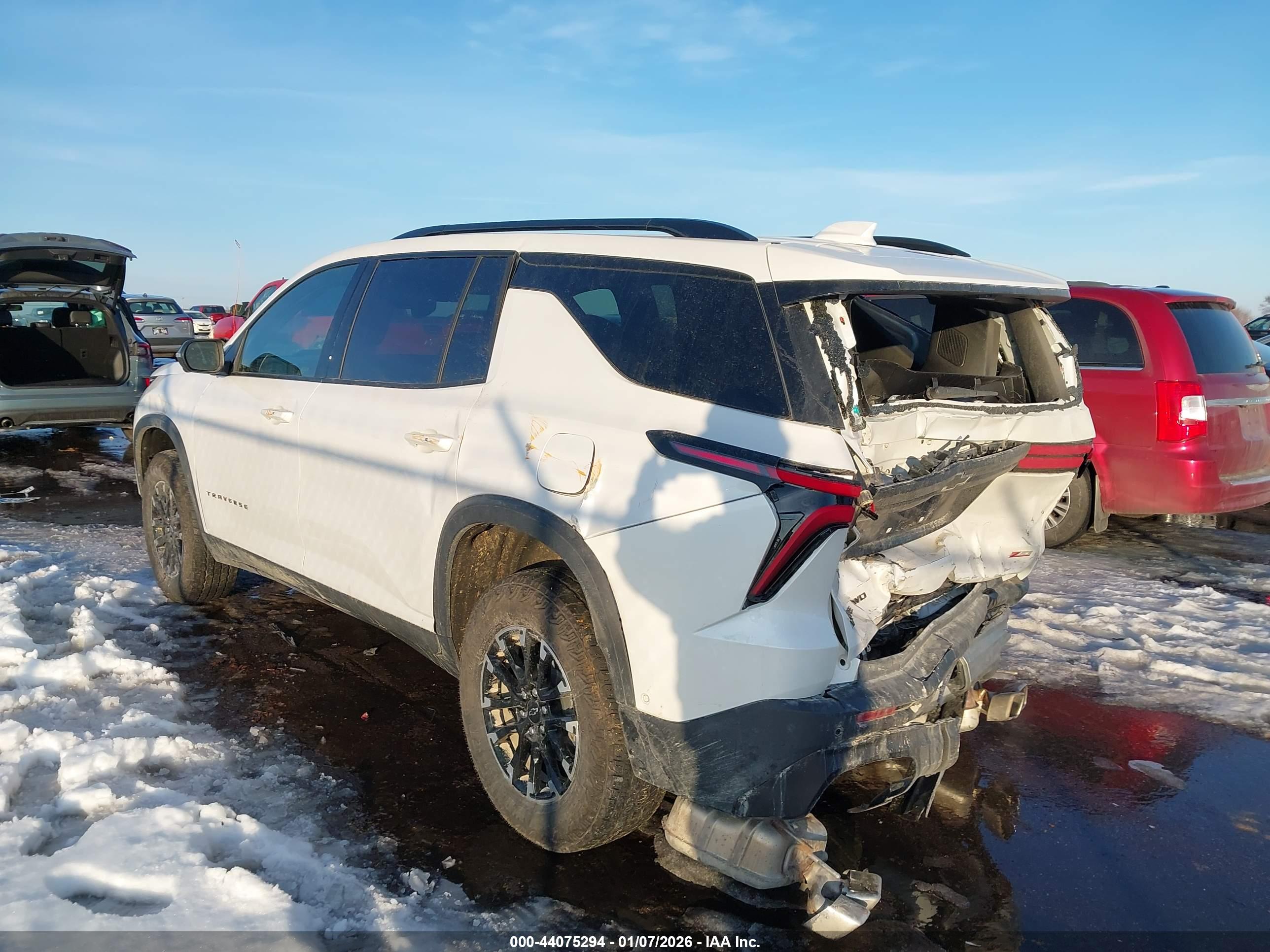 CHEVROLET TRAVERSE image 3