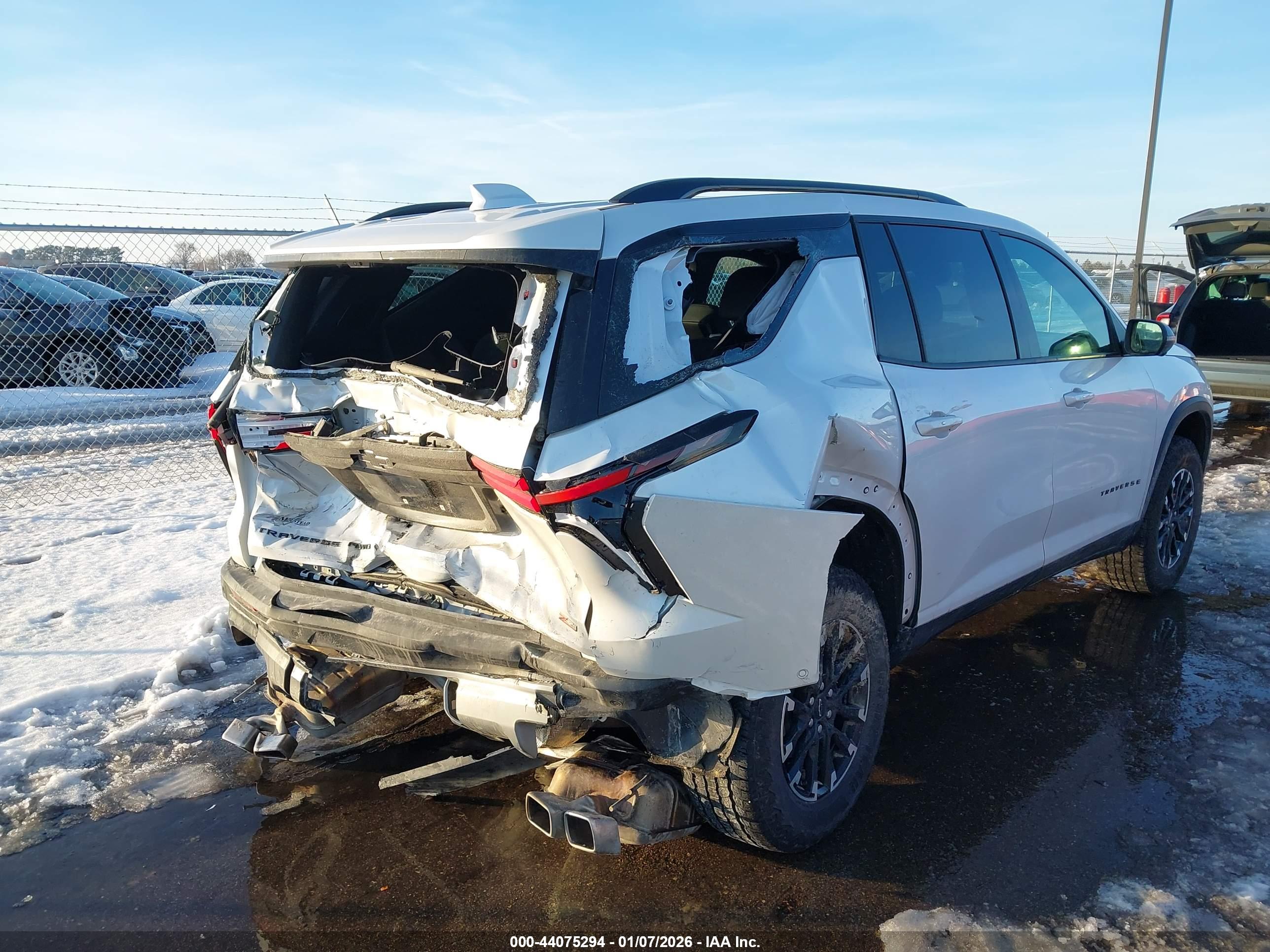 CHEVROLET TRAVERSE image 4