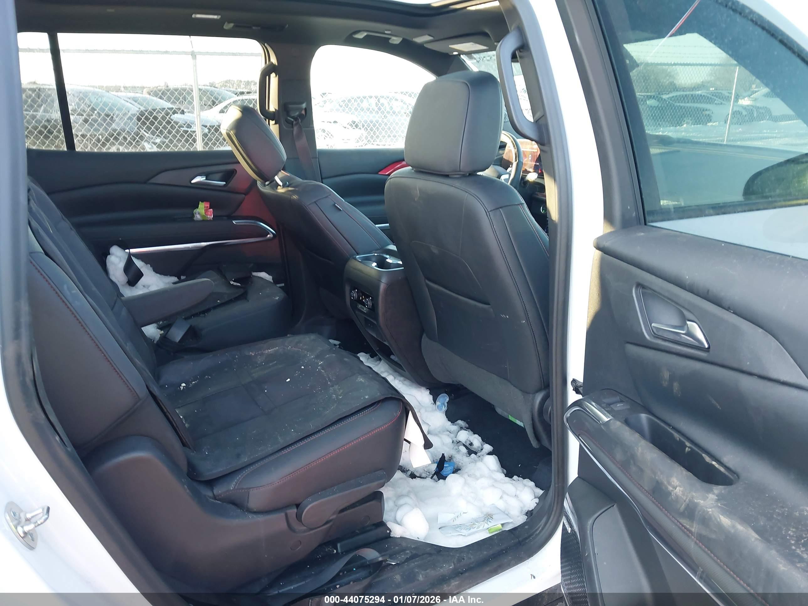 CHEVROLET TRAVERSE image 8