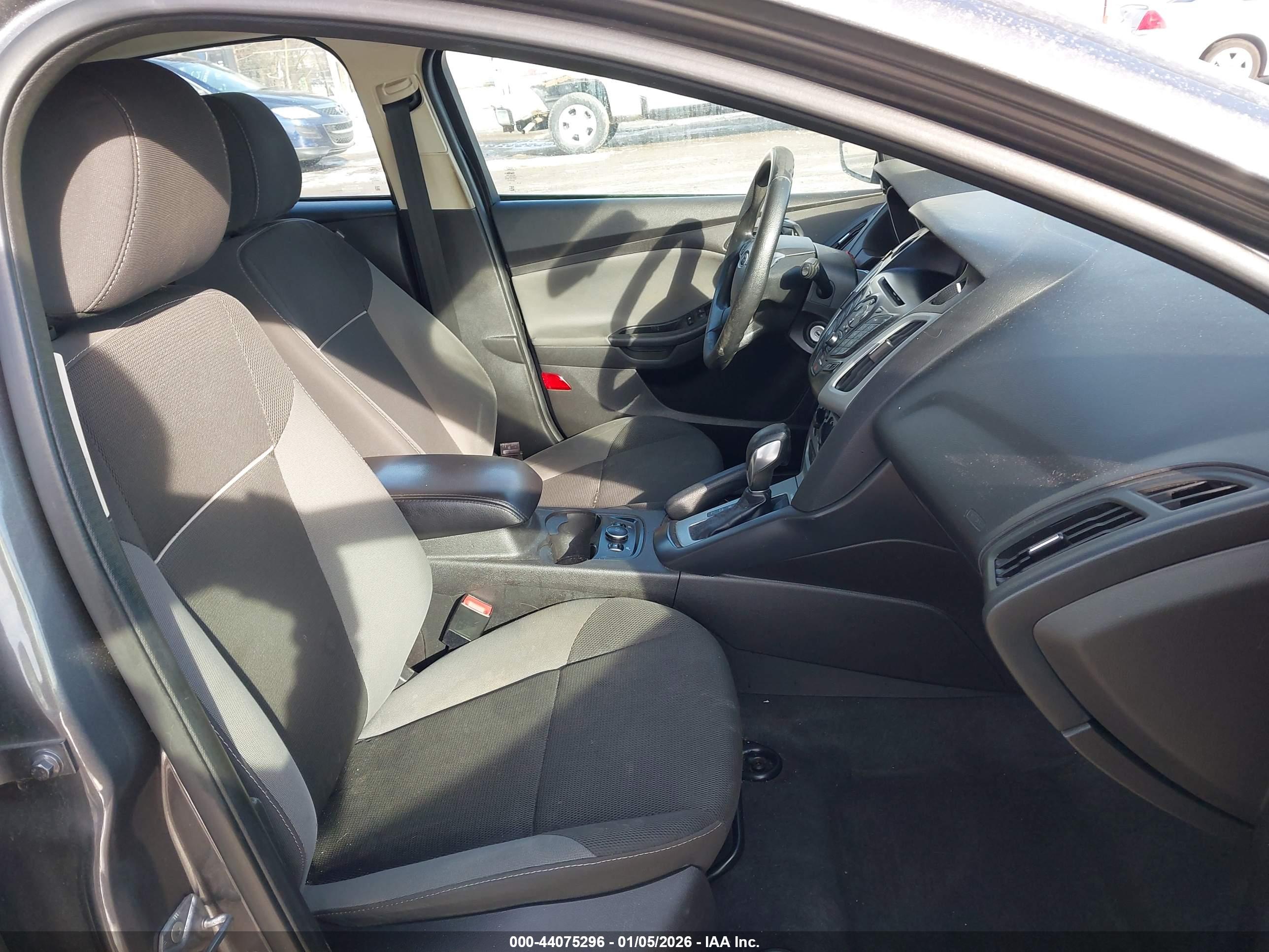 FORD FOCUS image 5