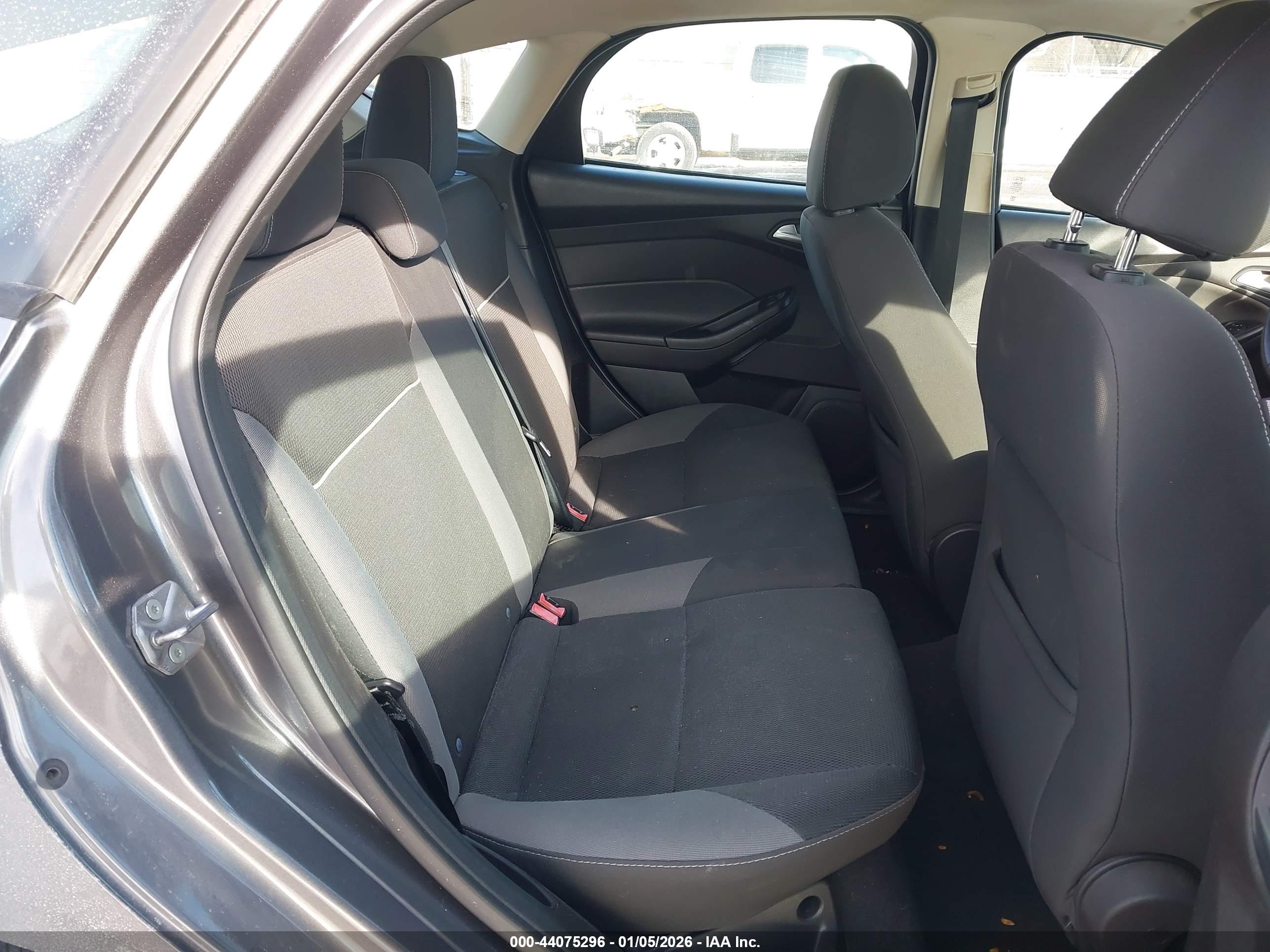FORD FOCUS image 8