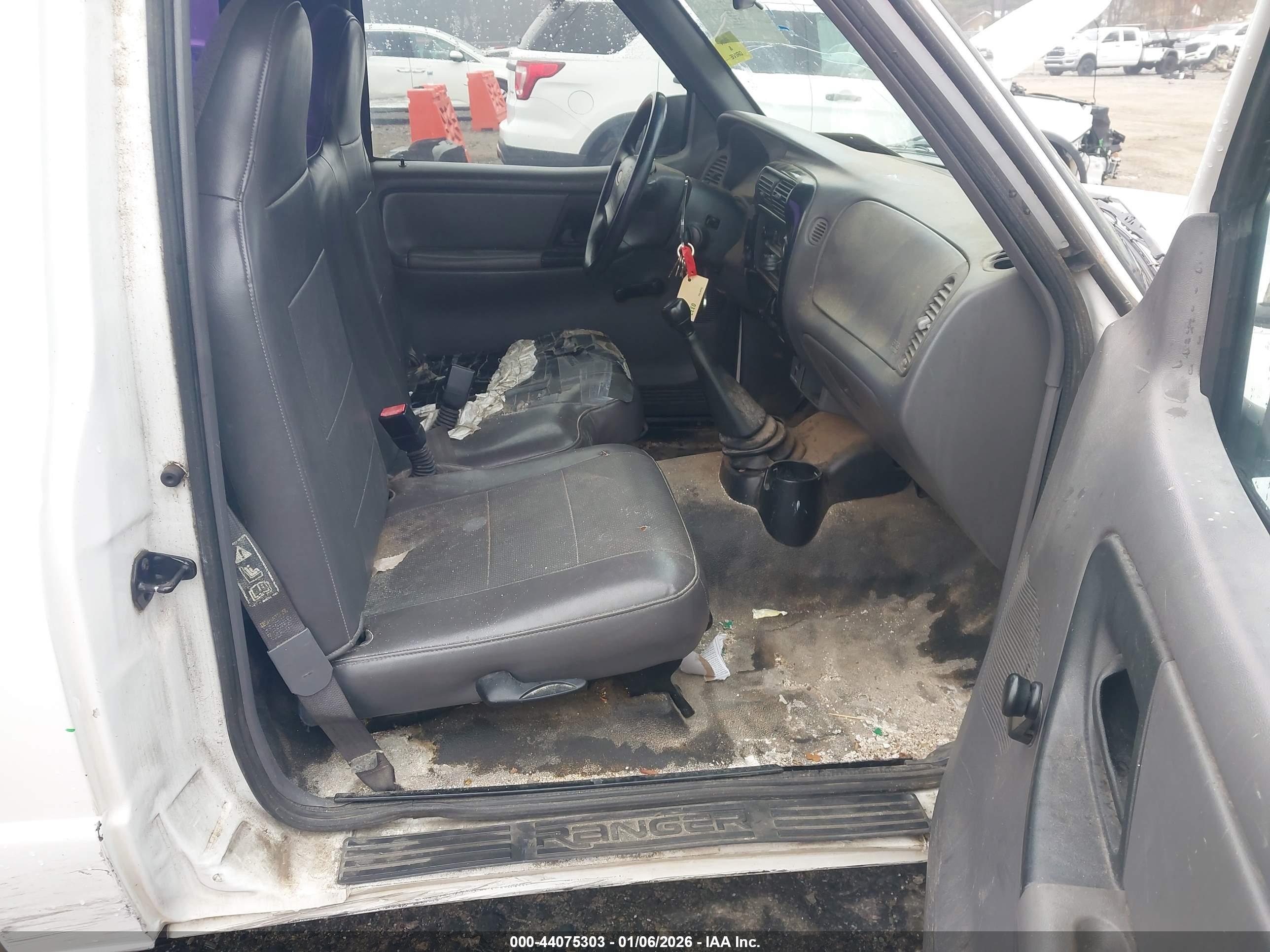FORD RANGER image 8