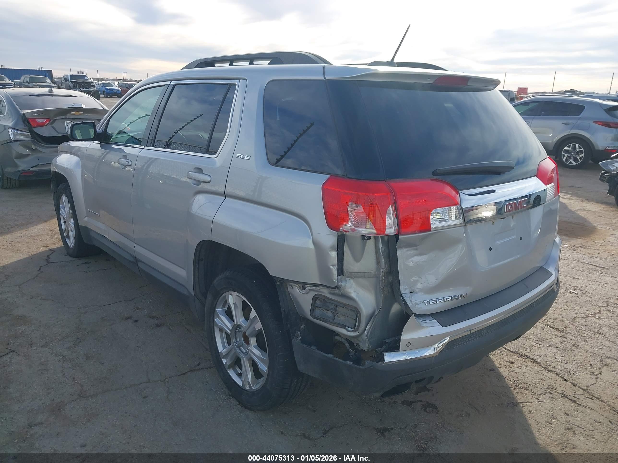 GMC TERRAIN image 3