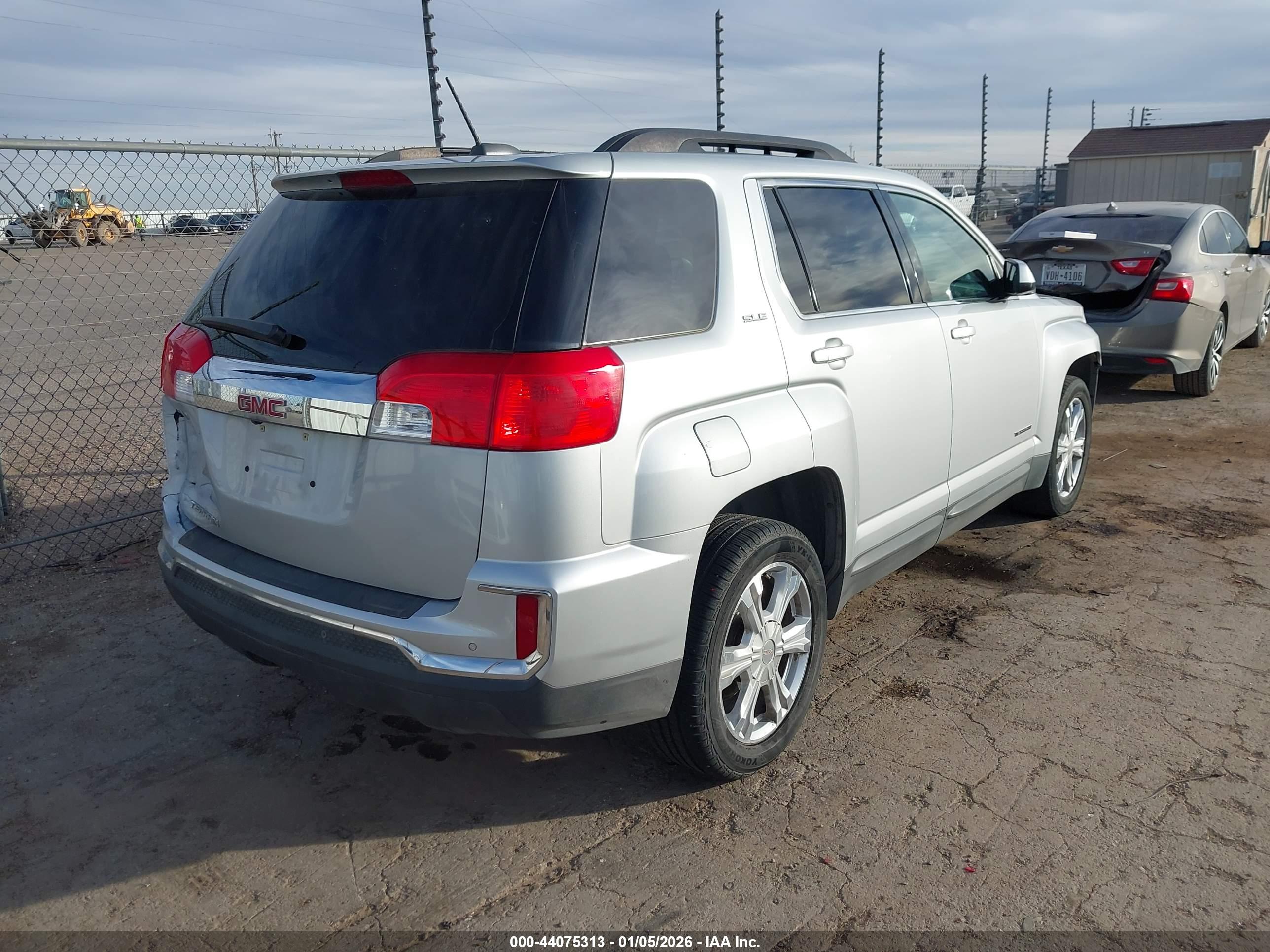 GMC TERRAIN image 4