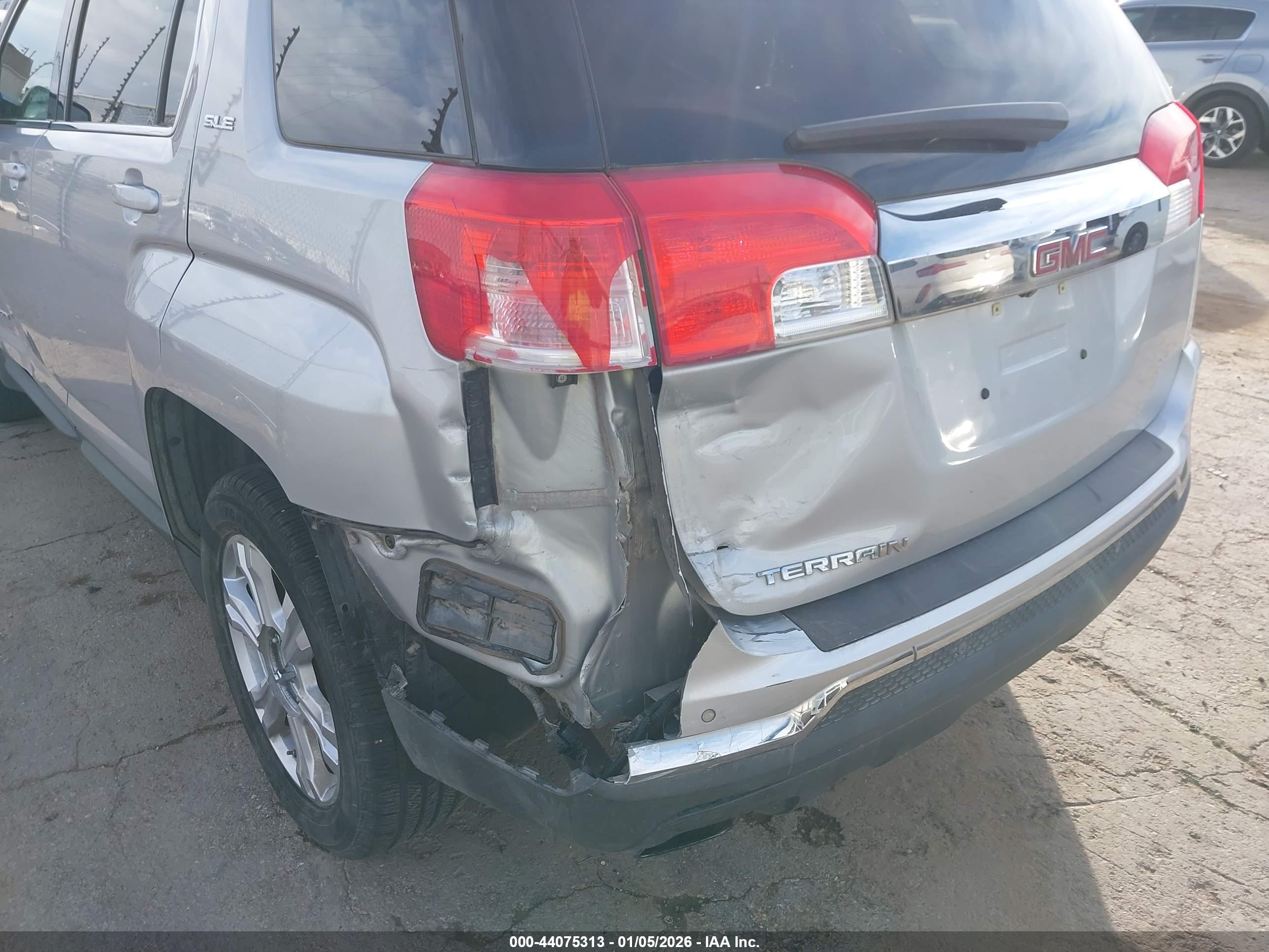 GMC TERRAIN image 6