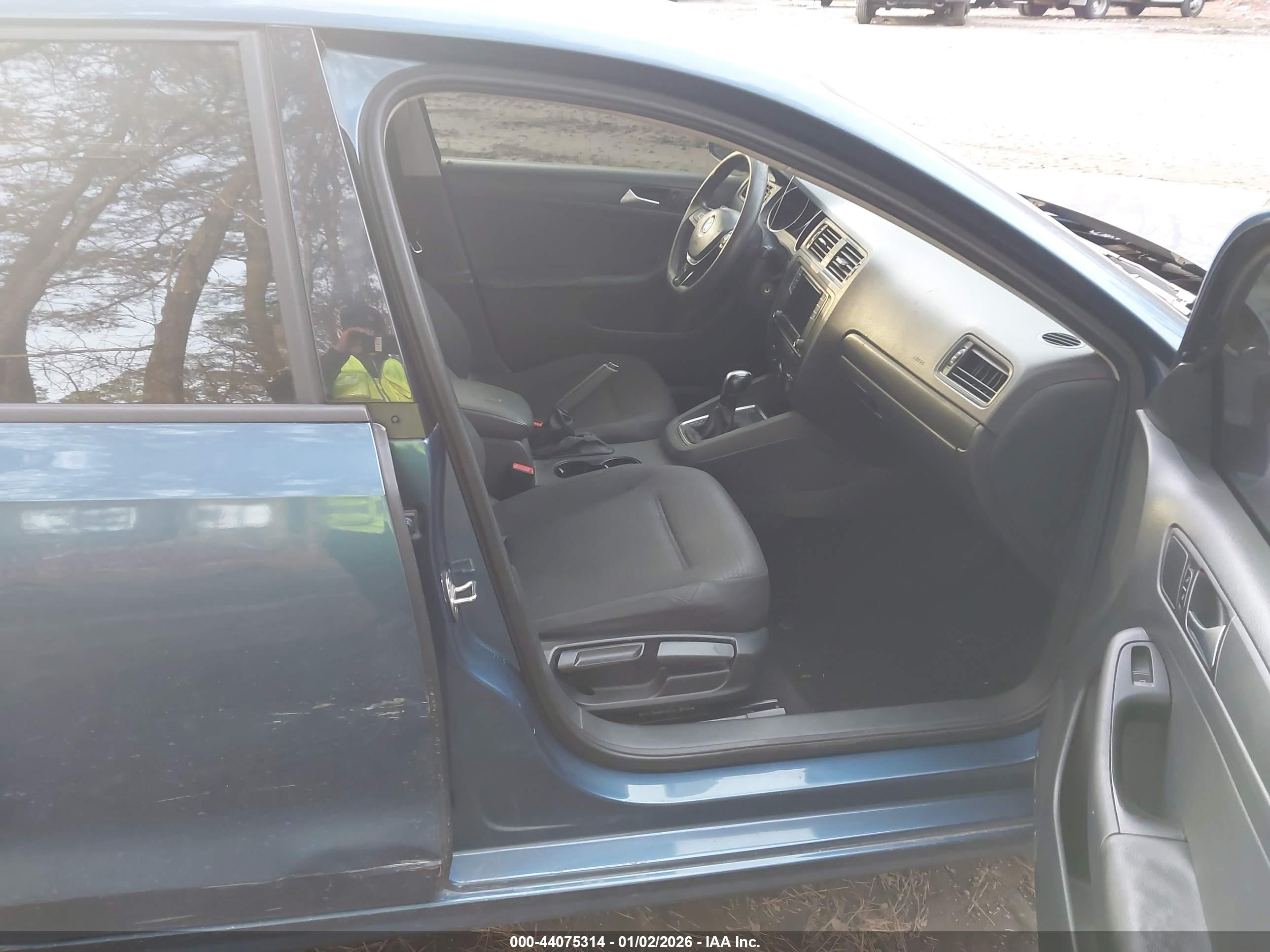 VOLKSWAGEN JETTA image 5