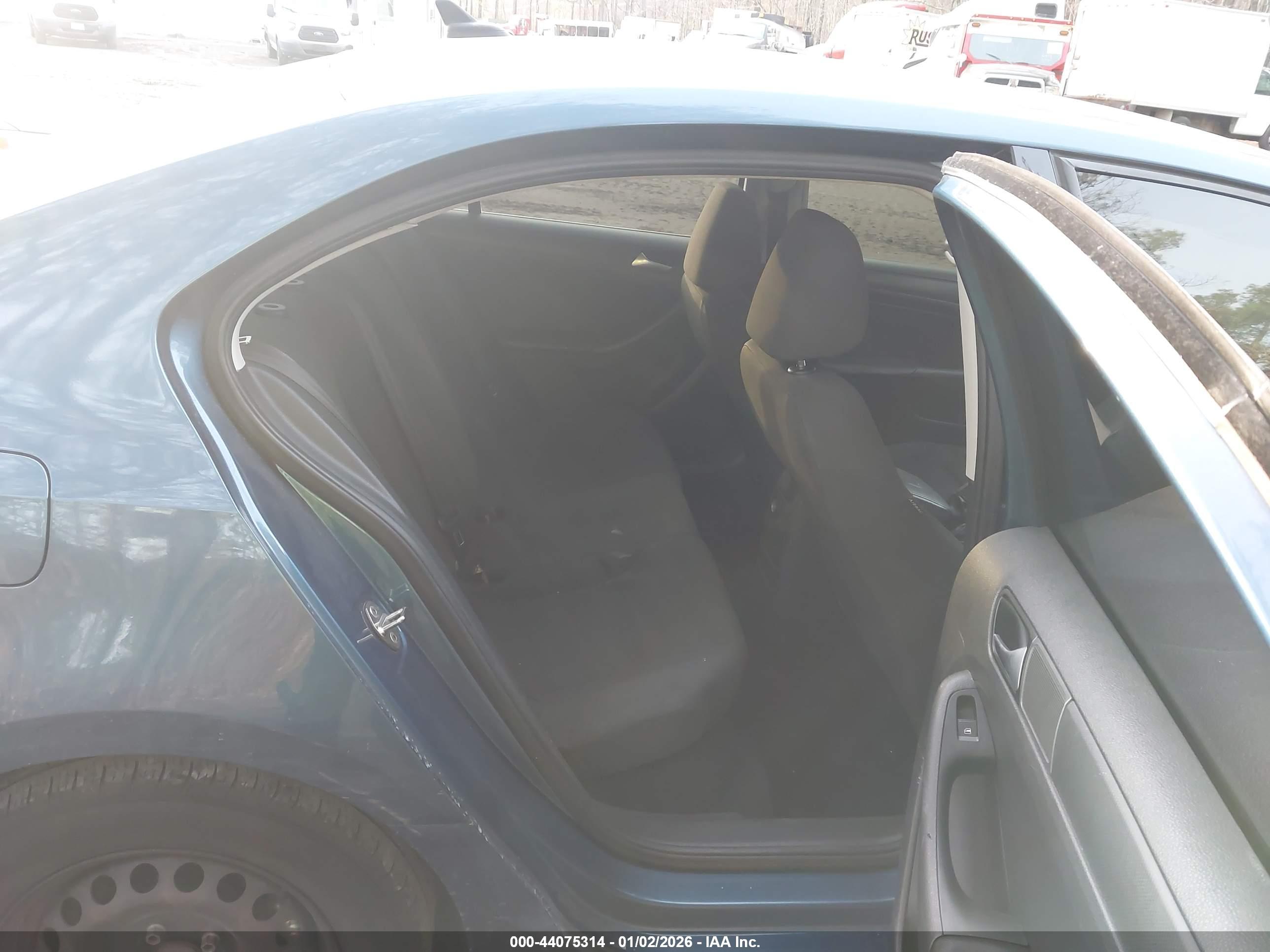 VOLKSWAGEN JETTA image 8