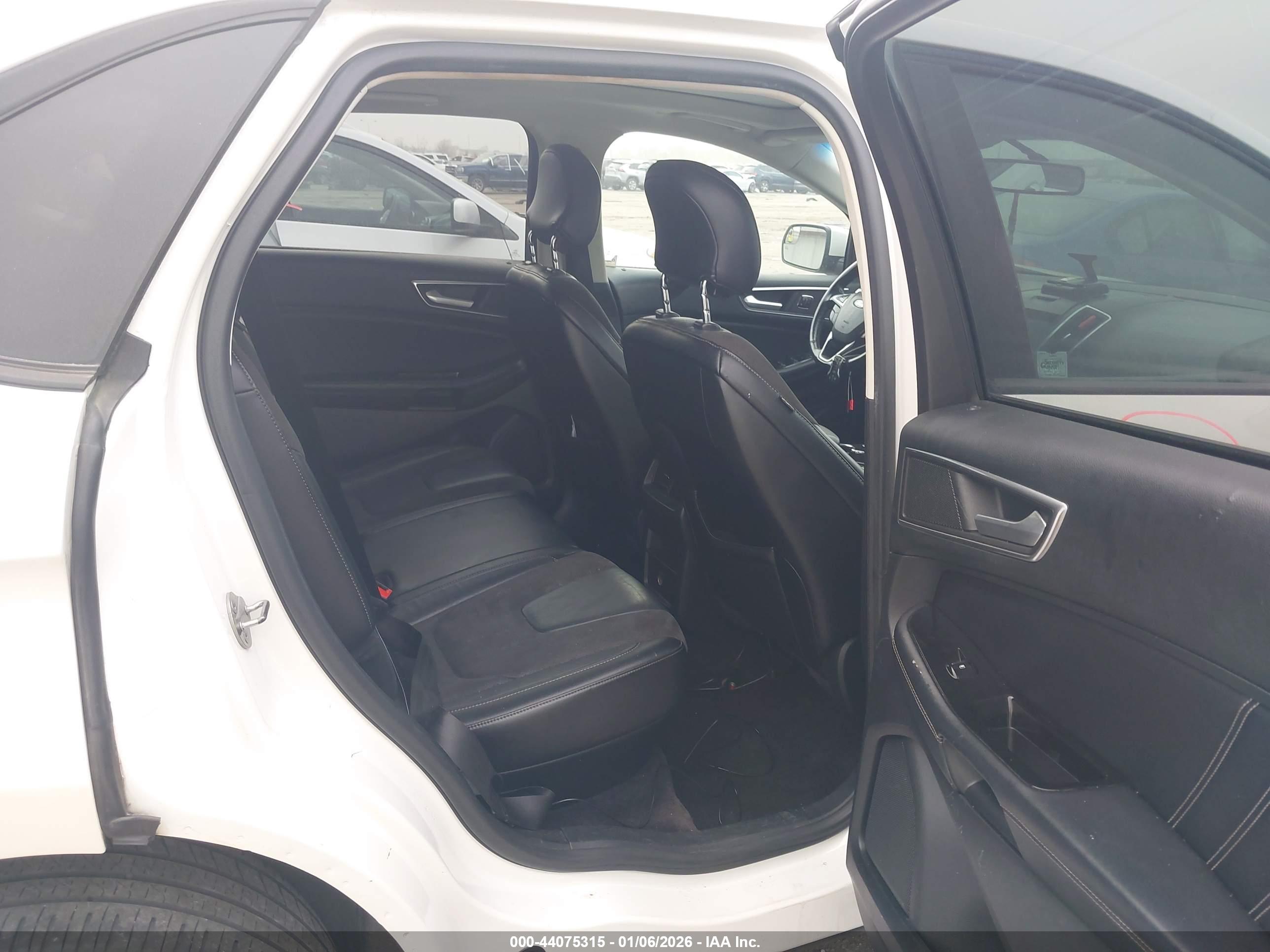 FORD EDGE image 8