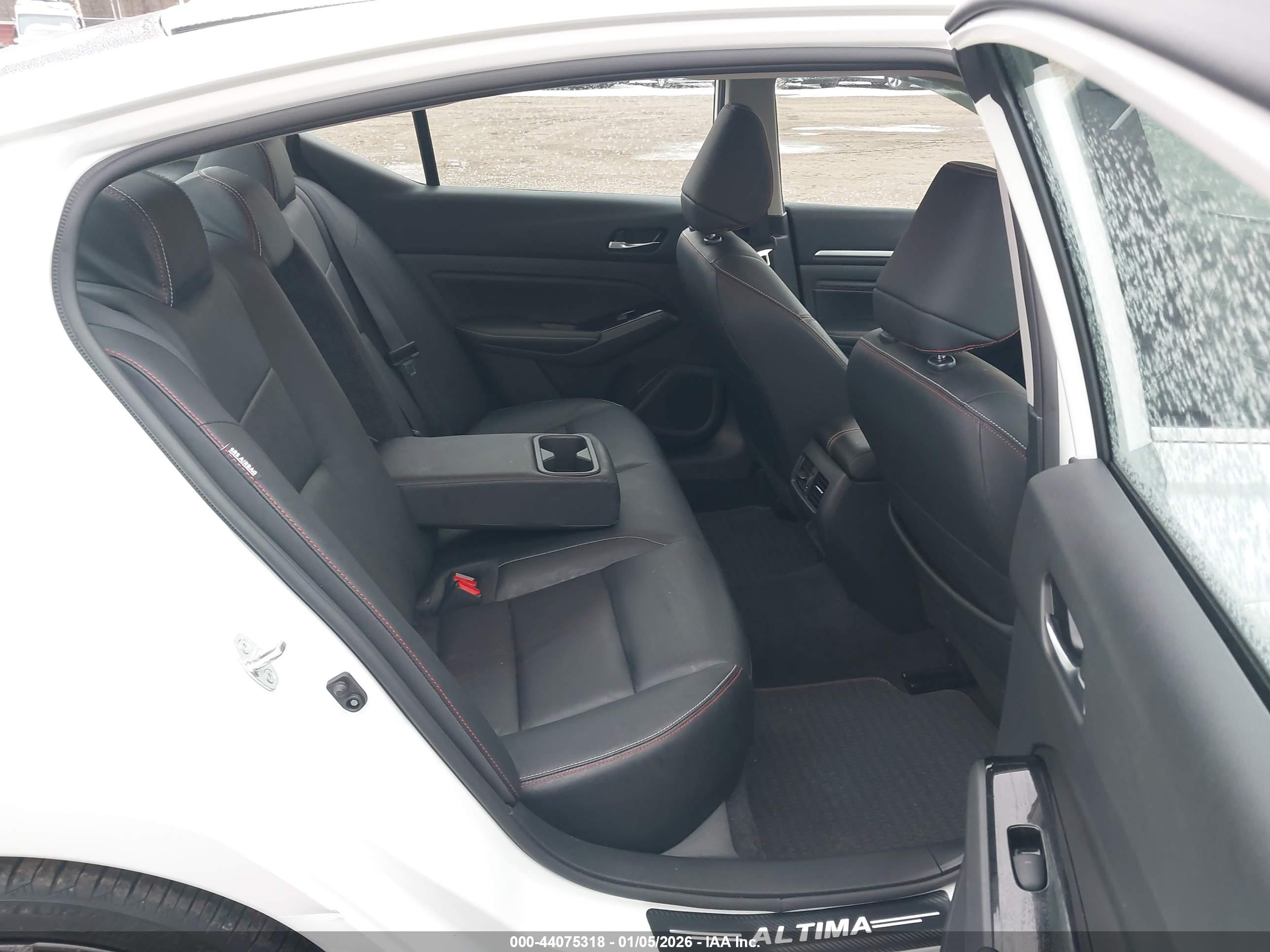 NISSAN ALTIMA image 8