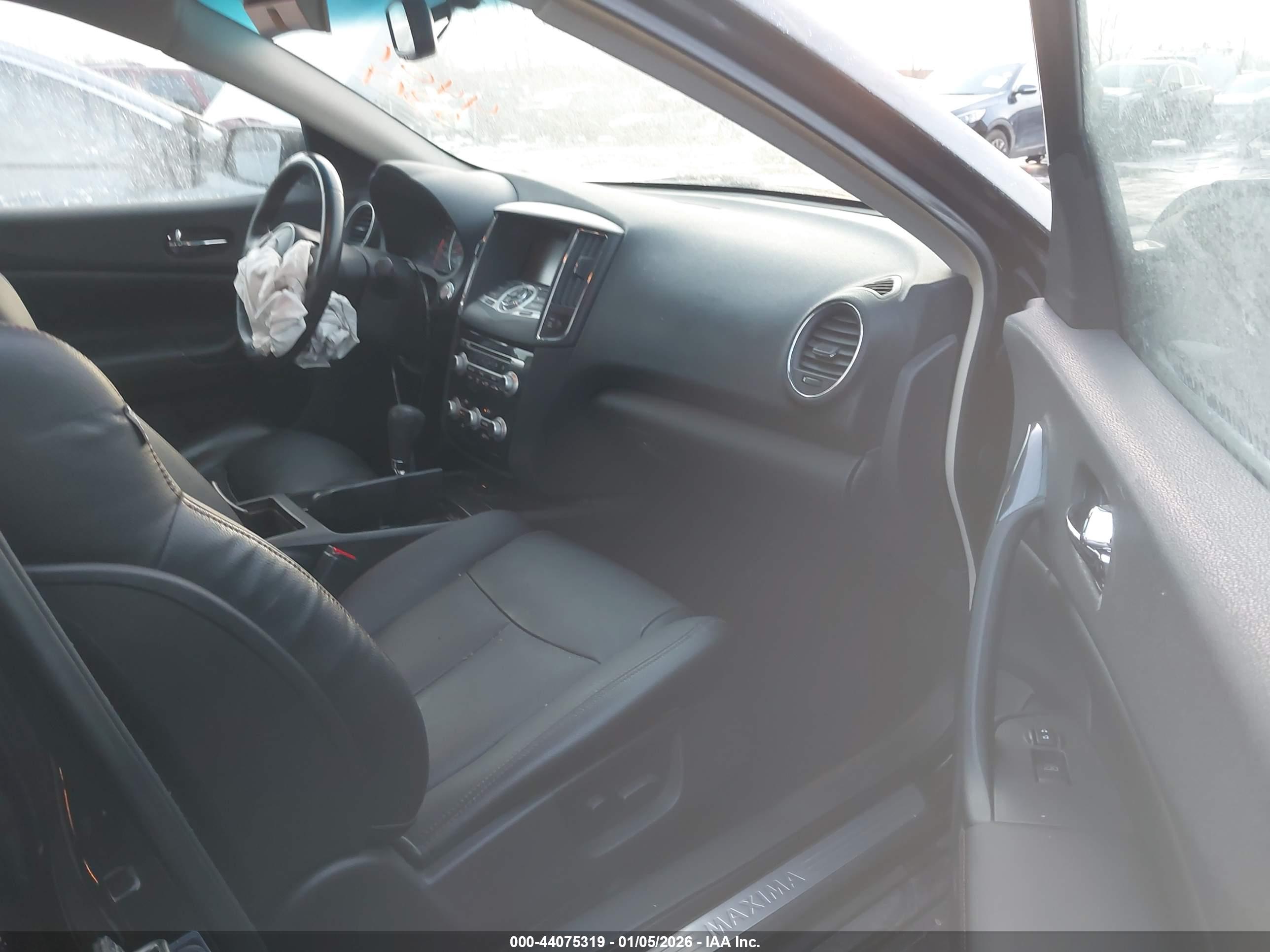 NISSAN MAXIMA image 5