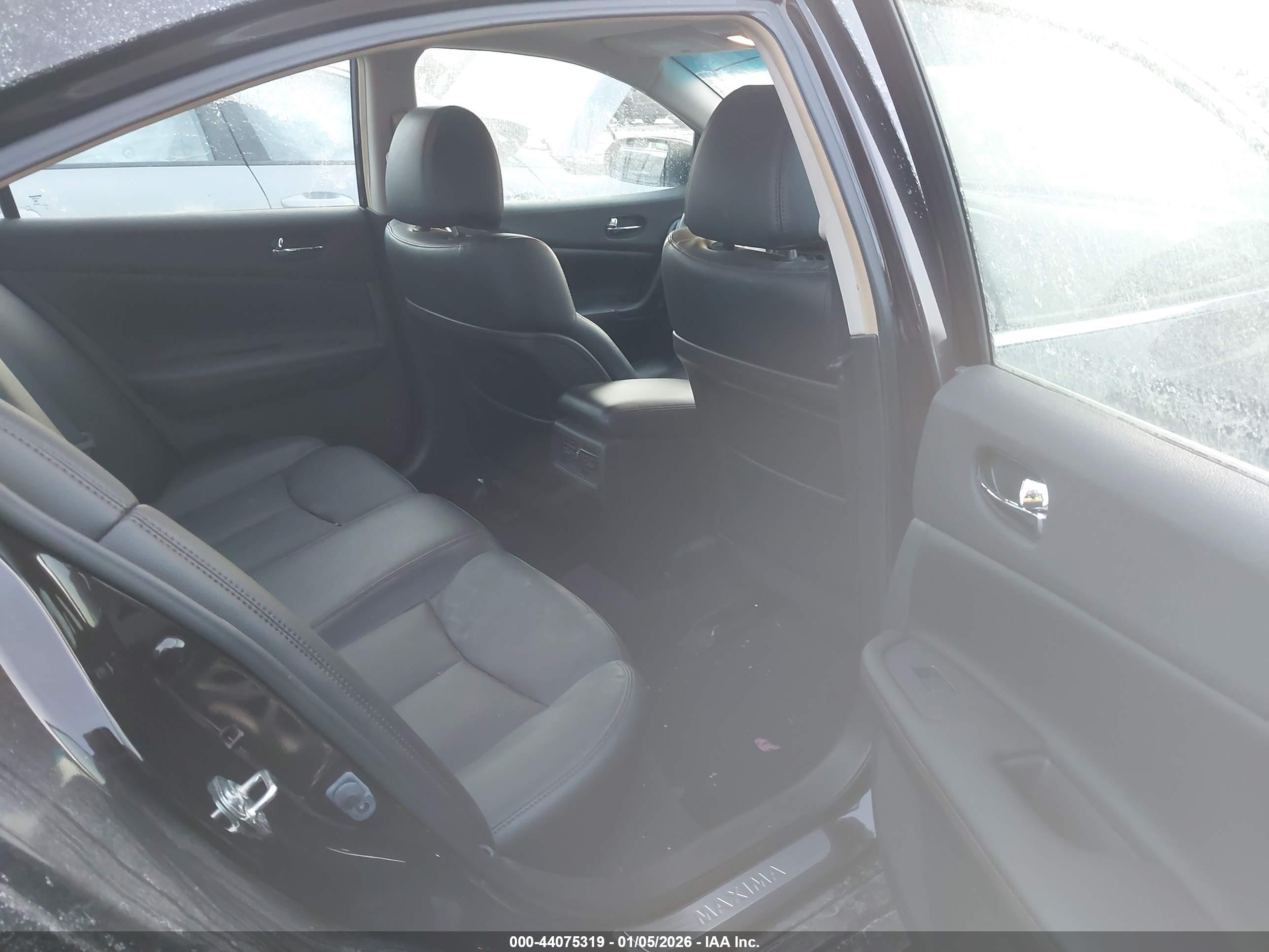 NISSAN MAXIMA image 8