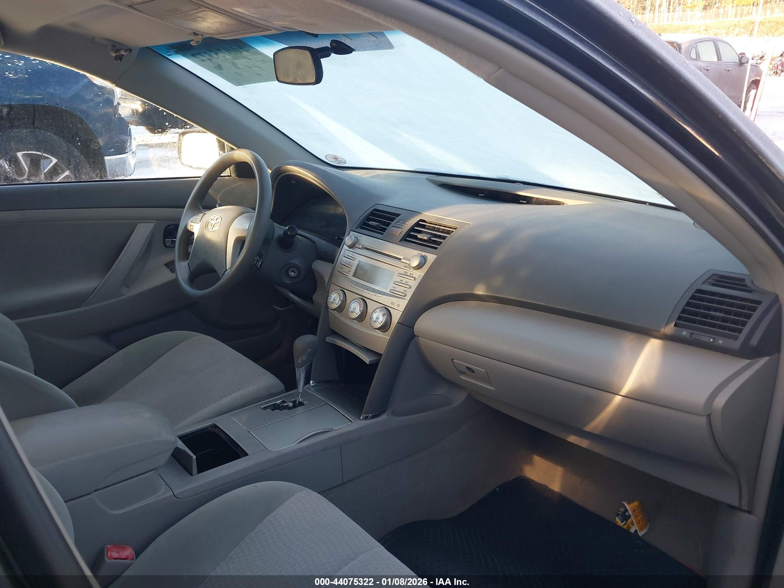 TOYOTA CAMRY image 5