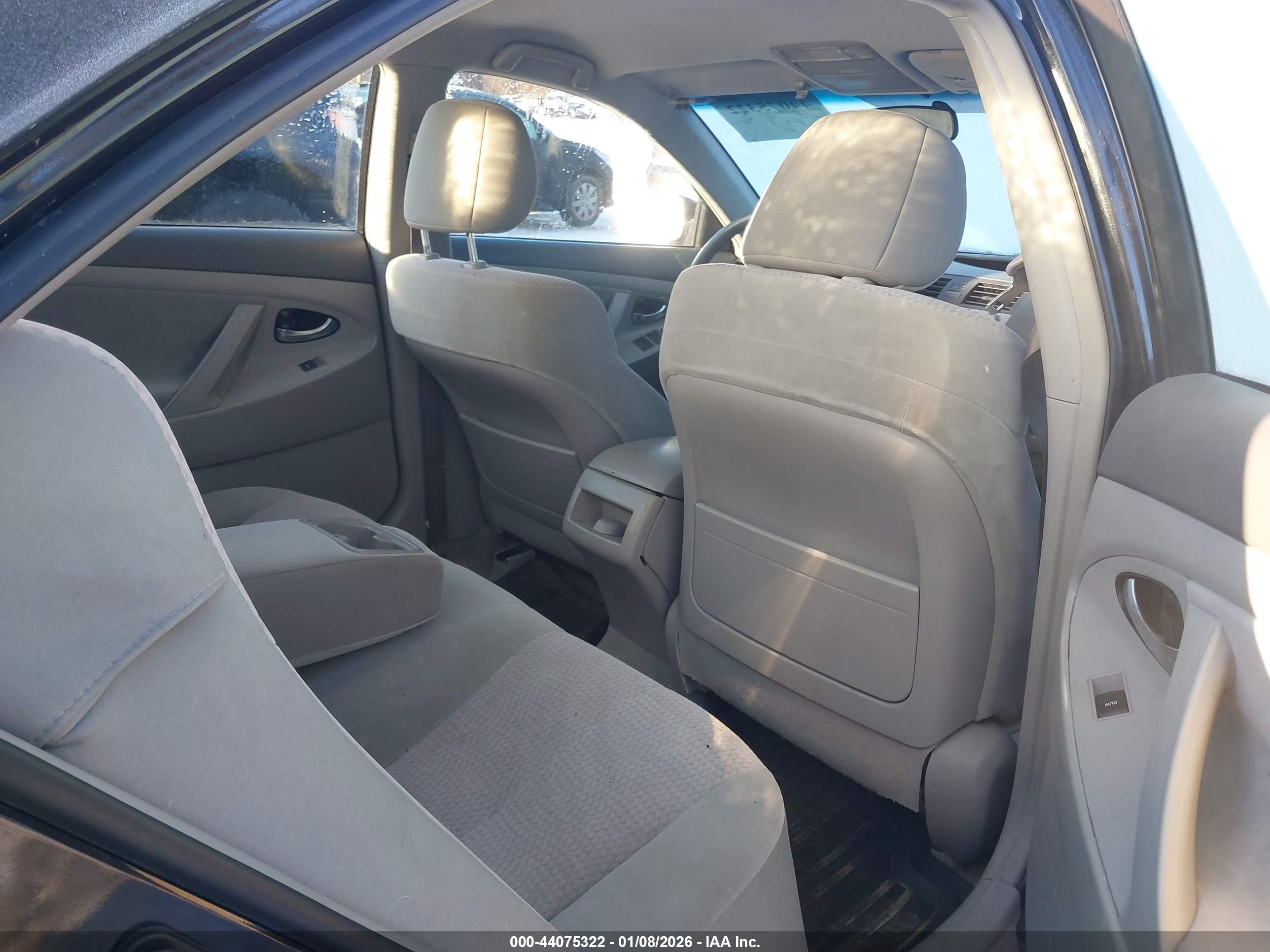 TOYOTA CAMRY image 8
