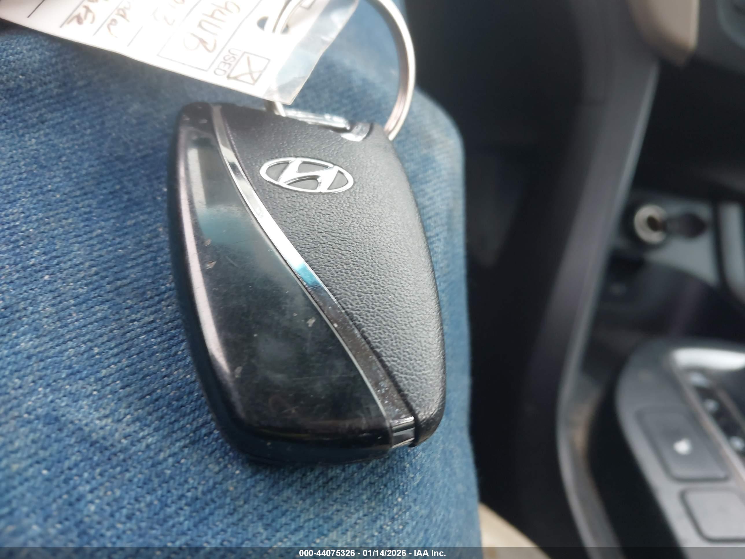 HYUNDAI SANTA image 11