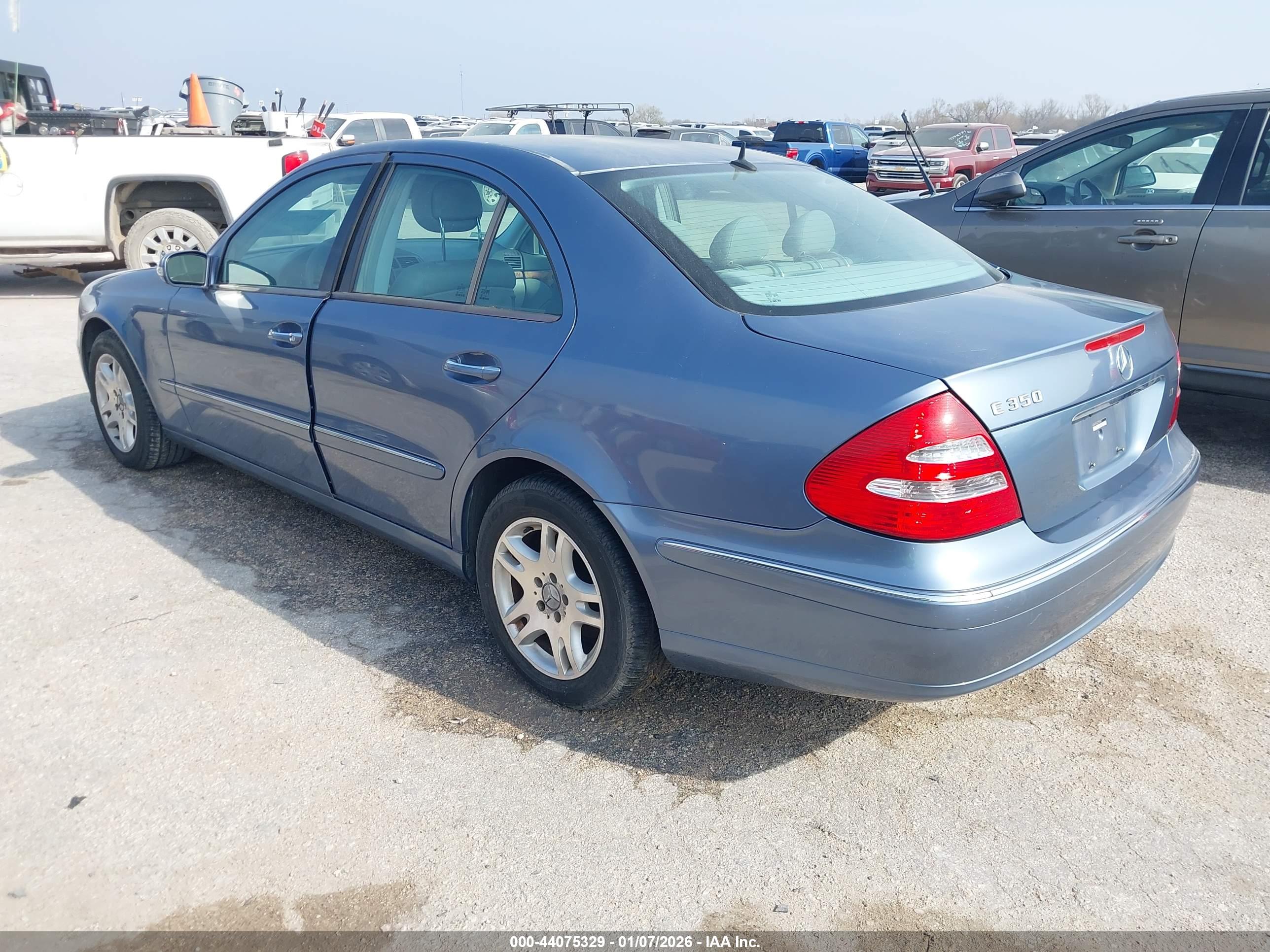 MERCEDES-BENZ E image 3