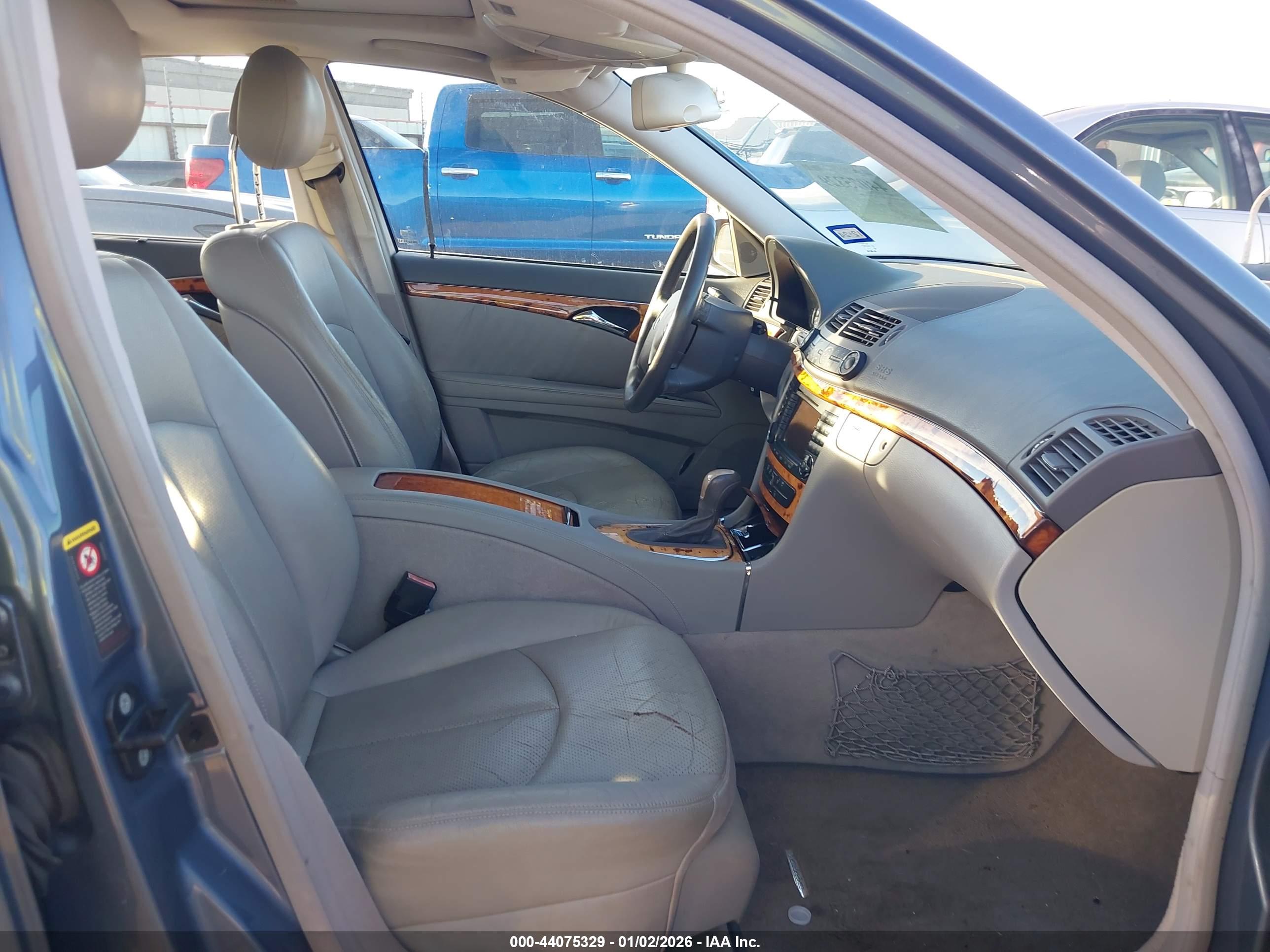 MERCEDES-BENZ E image 5