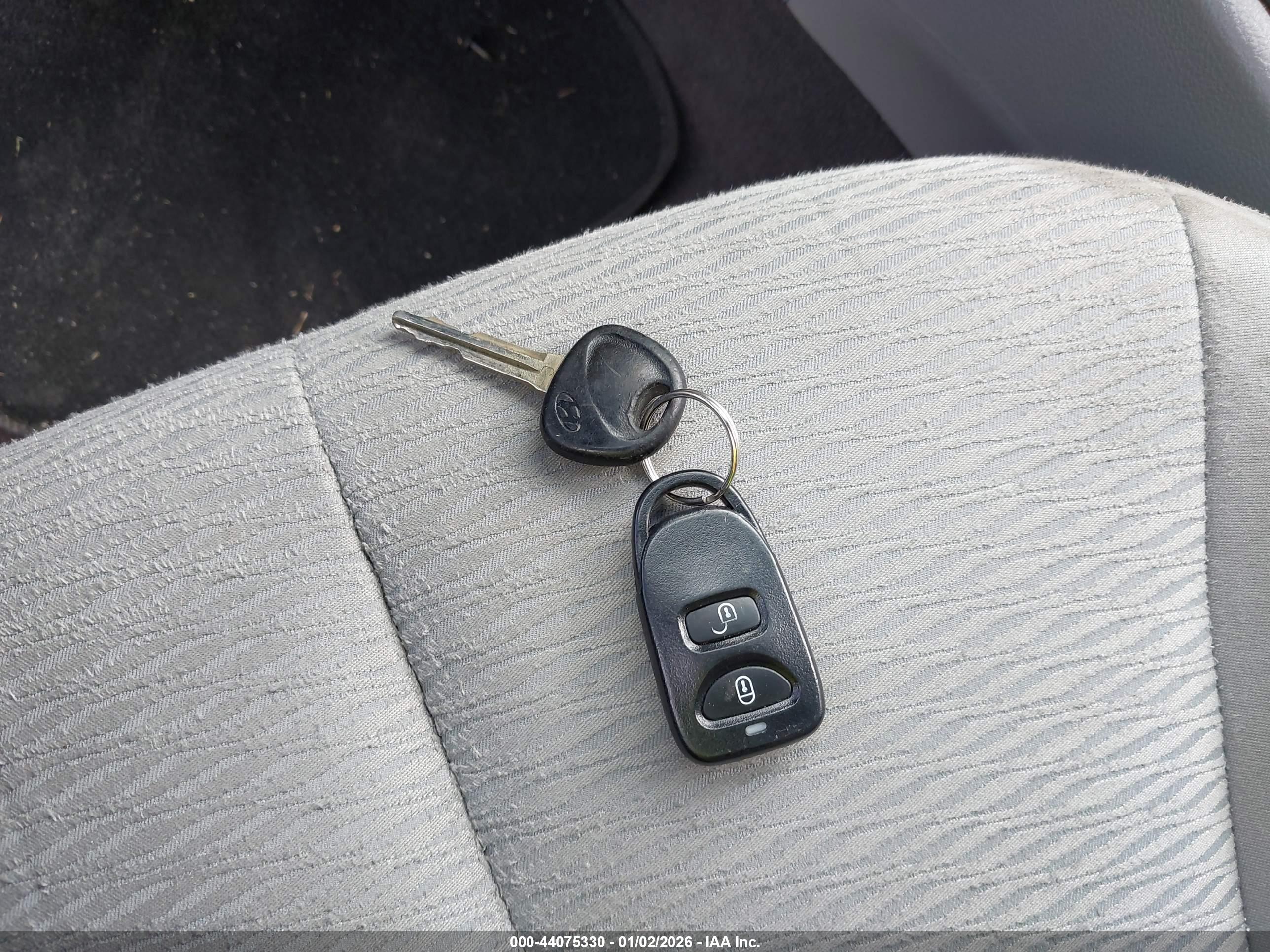 HYUNDAI SANTA image 11