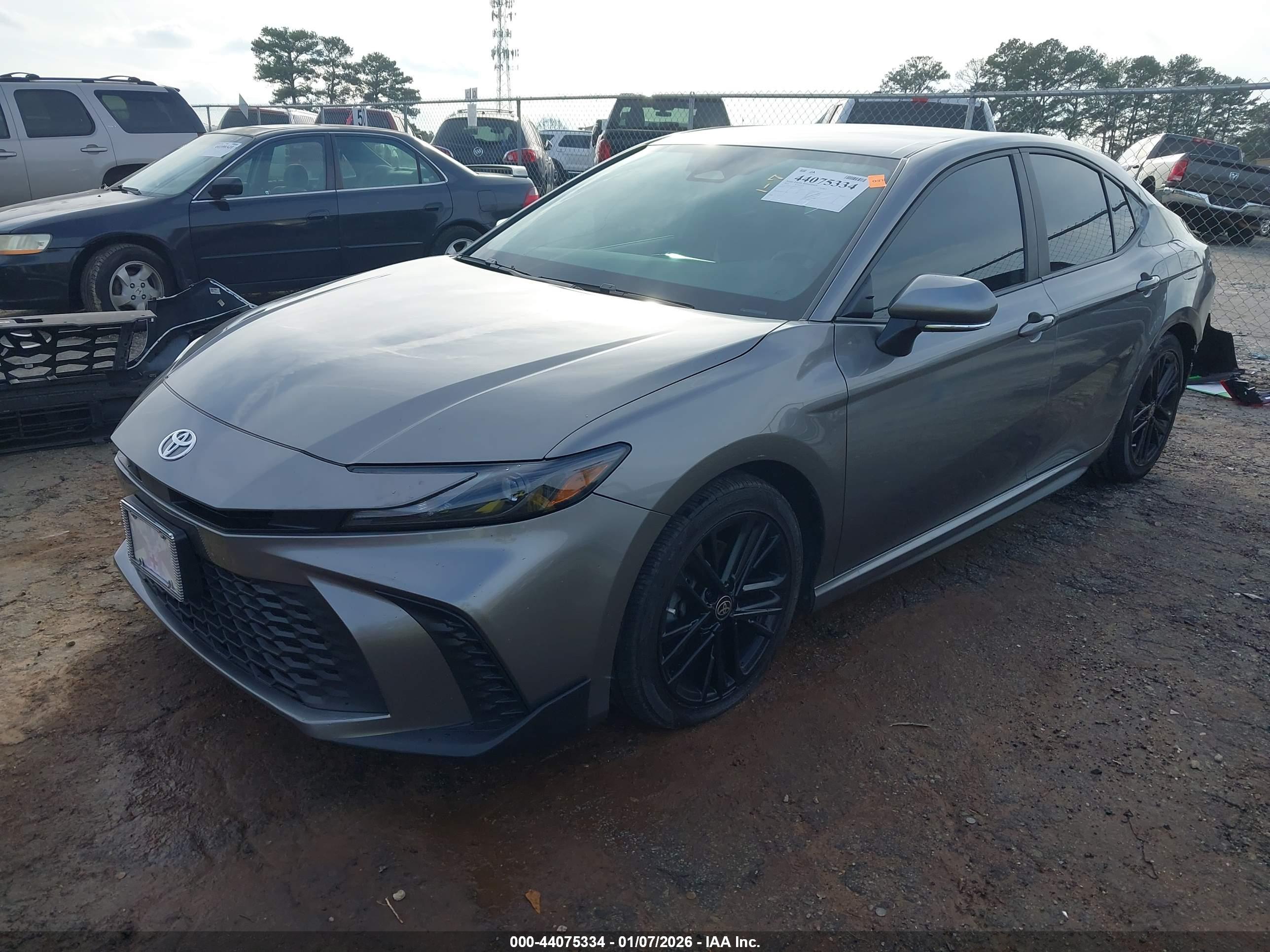TOYOTA CAMRY image 2
