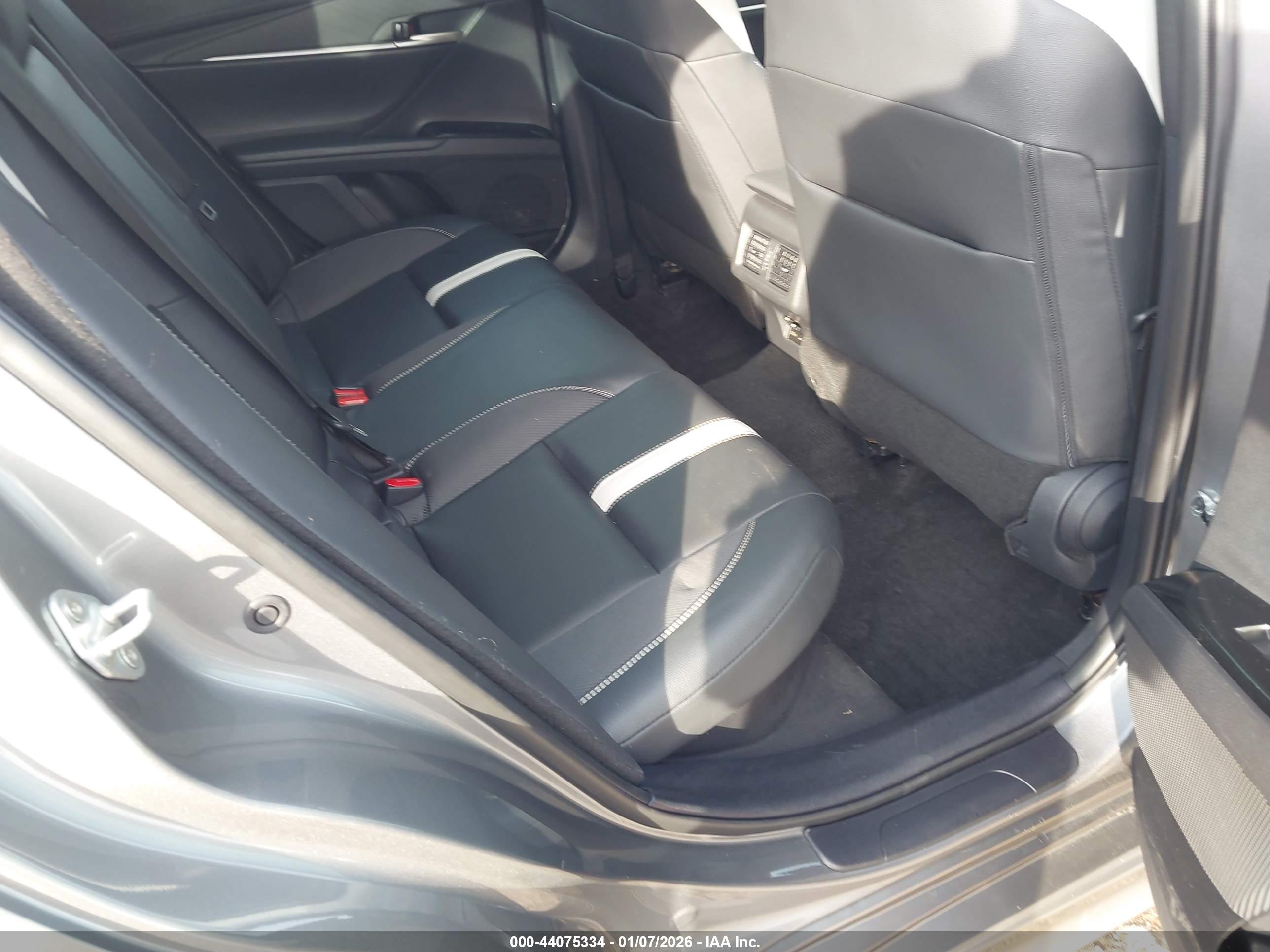 TOYOTA CAMRY image 8