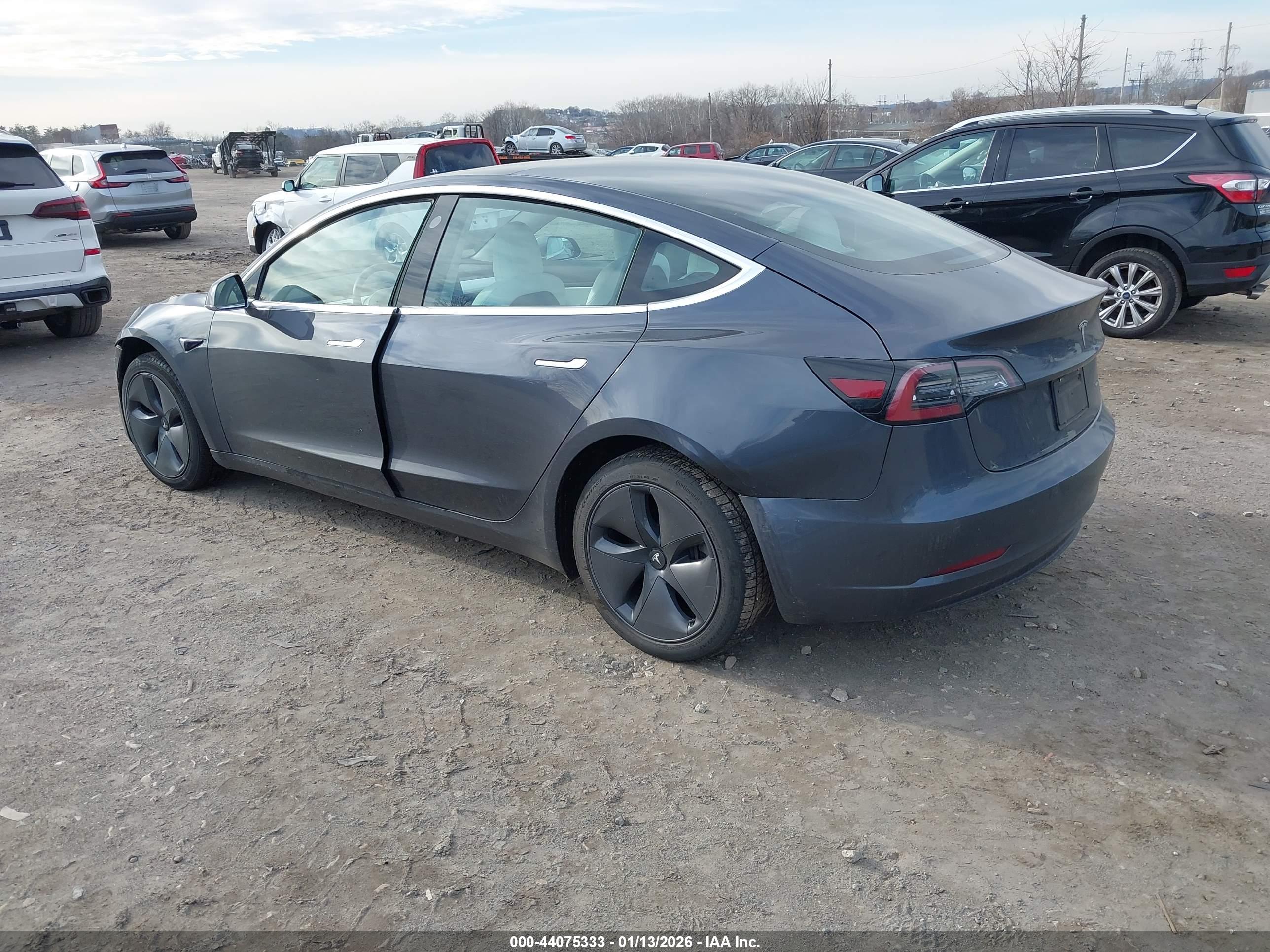 TESLA MODEL image 3