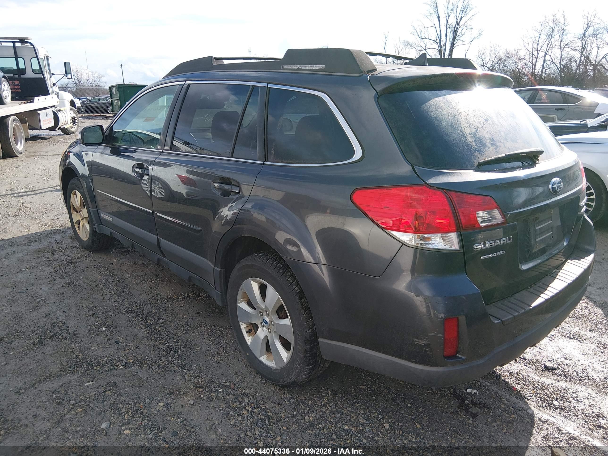 SUBARU OUTBACK image 3