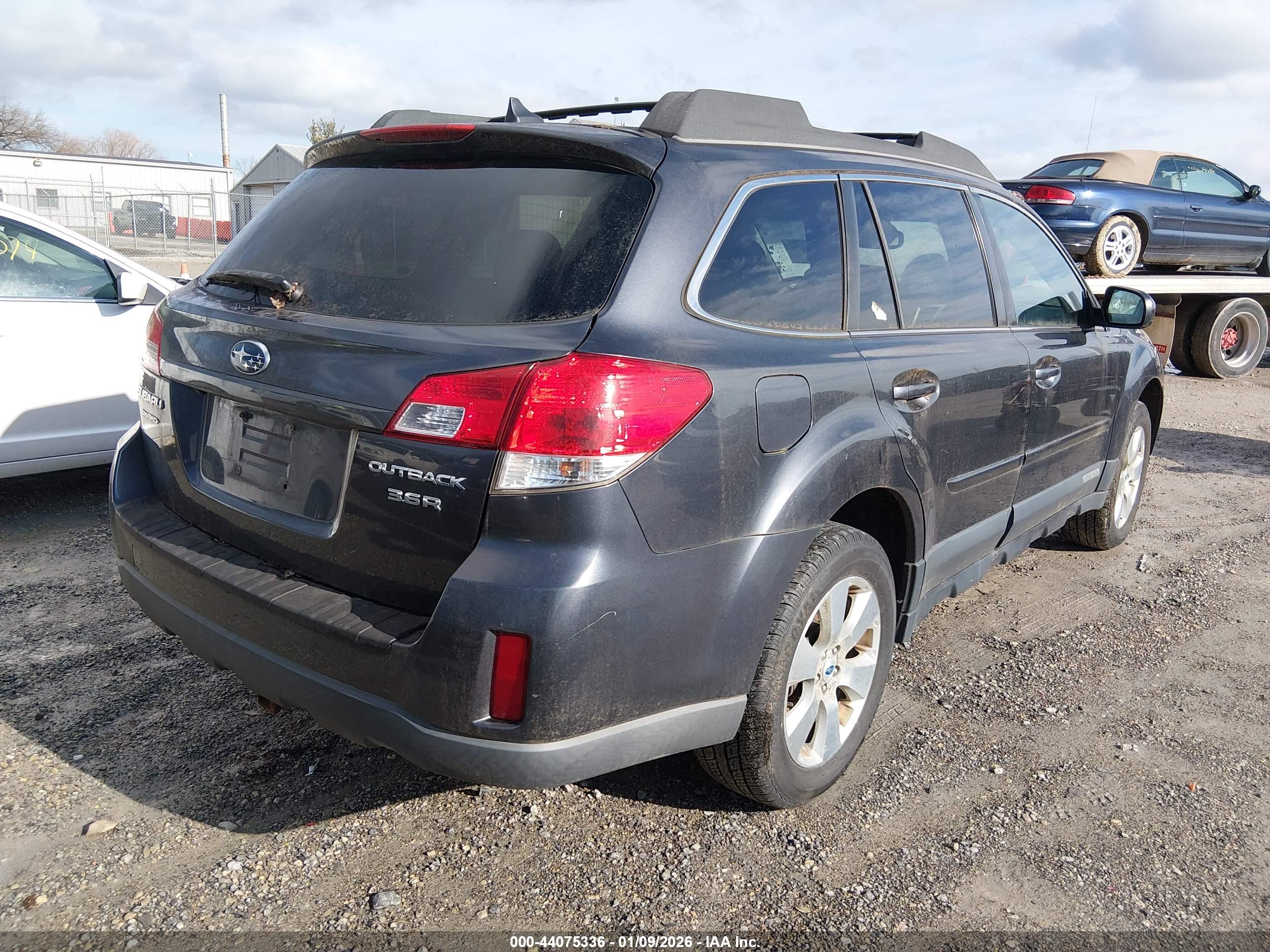 SUBARU OUTBACK image 4